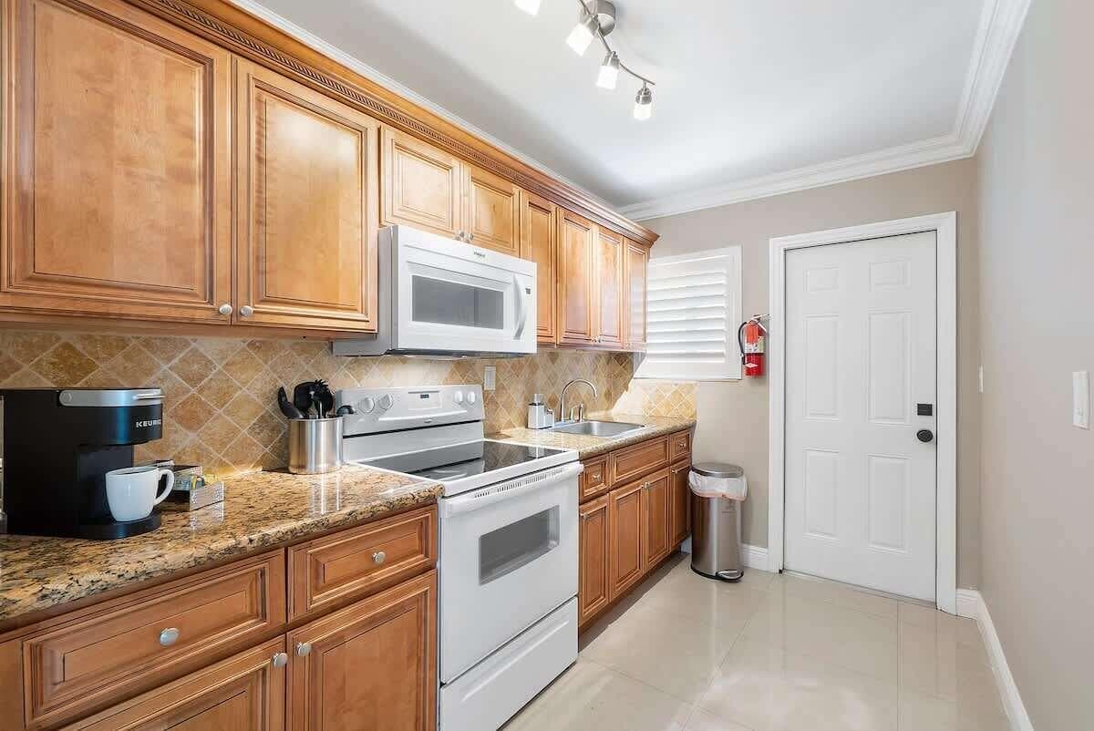 1039 N Victoria Park Road 1-3, Fort Lauderdale, FL 33304 — photo 5 of 18