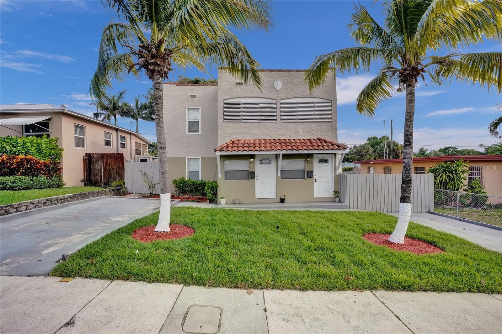 924 Mcintosh Street, West Palm Beach, FL 33405 — photo 1 of 55