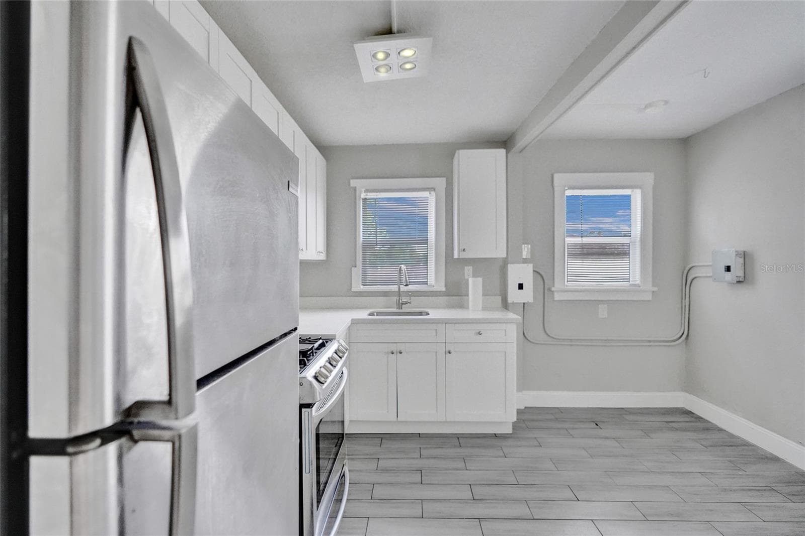 924 Mcintosh Street, West Palm Beach, FL 33405 — photo 5 of 55