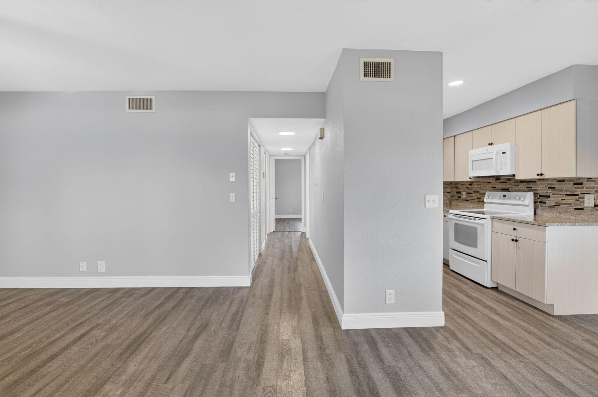 2535 SW 22nd Avenue 103, Delray Beach, FL 33445 — photo 10 of 29