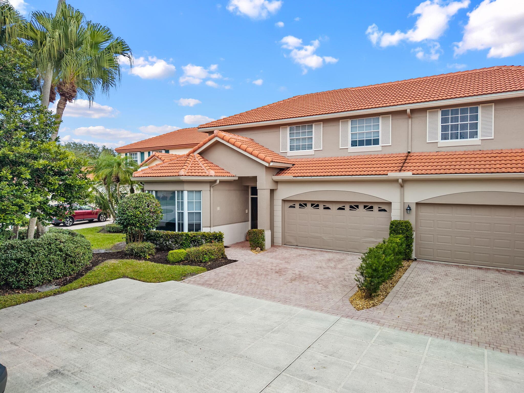 33 Monterey Pointe Drive, Palm Beach Gardens, FL 33418 — photo 3 of 35