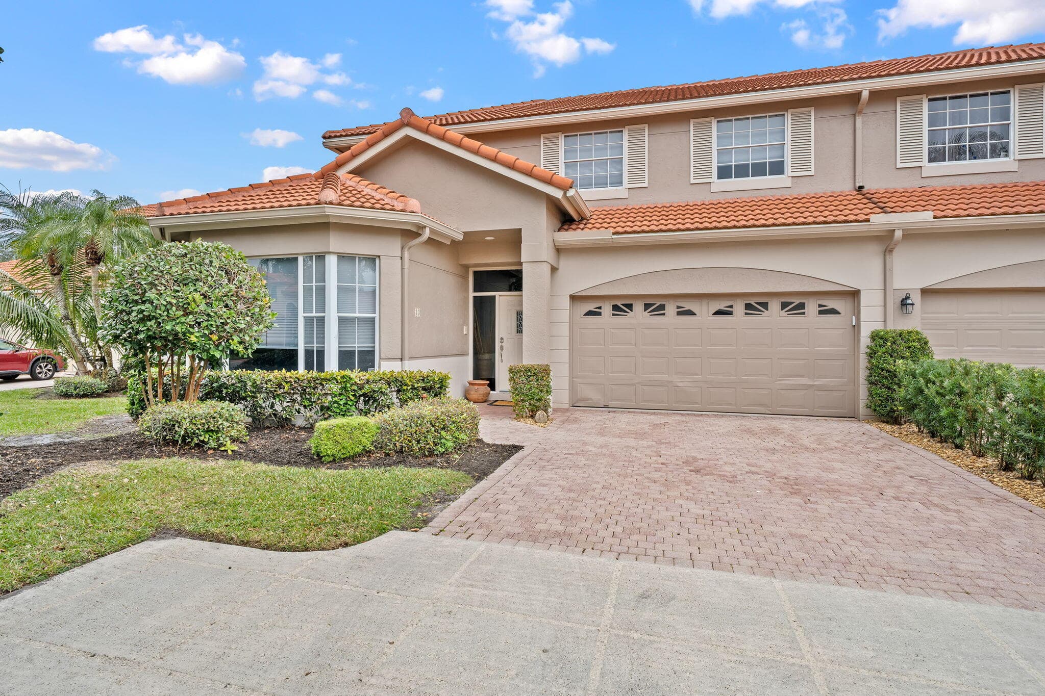 33 Monterey Pointe Drive, Palm Beach Gardens, FL 33418 — photo 2 of 35