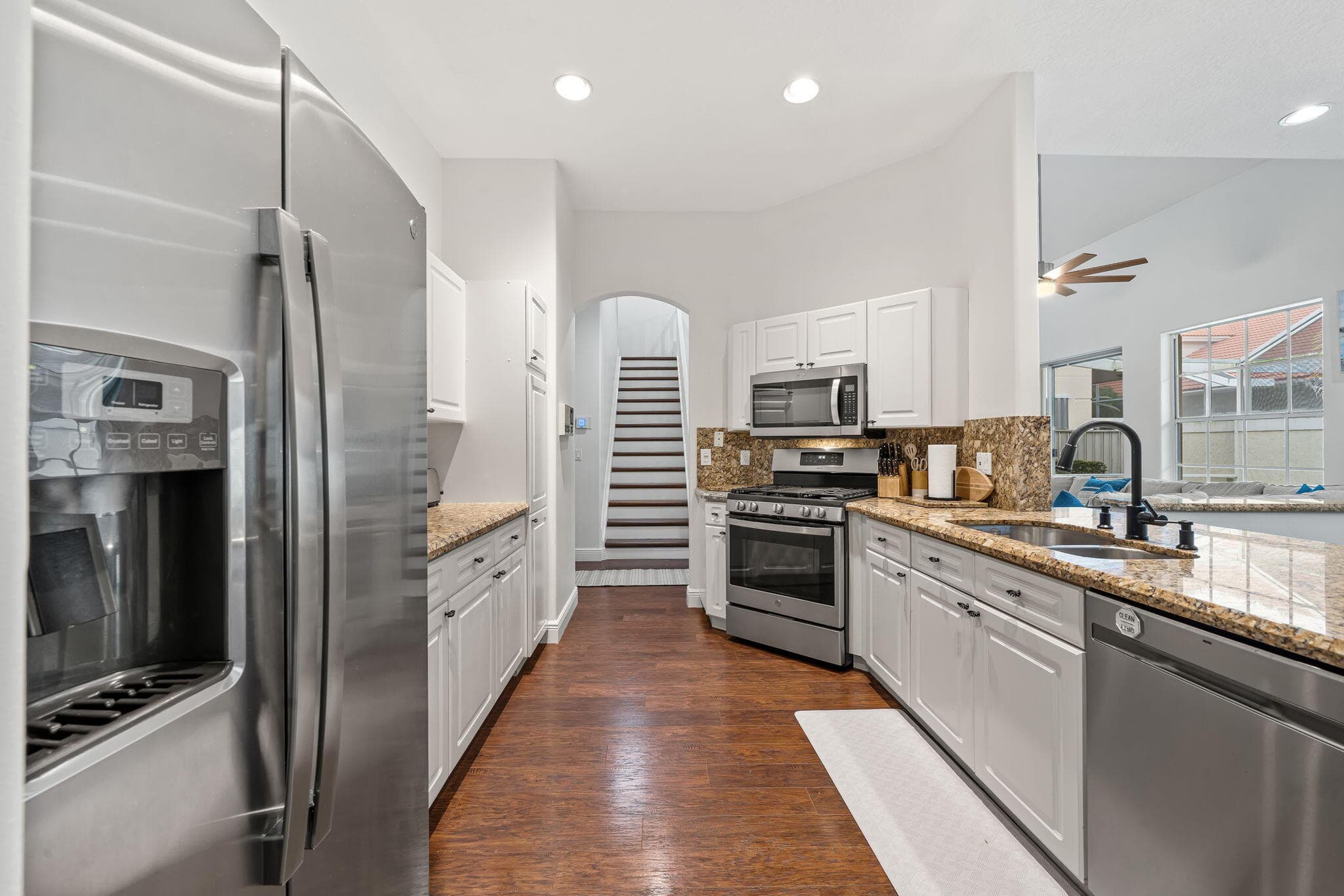 33 Monterey Pointe Drive, Palm Beach Gardens, FL 33418 — photo 14 of 35