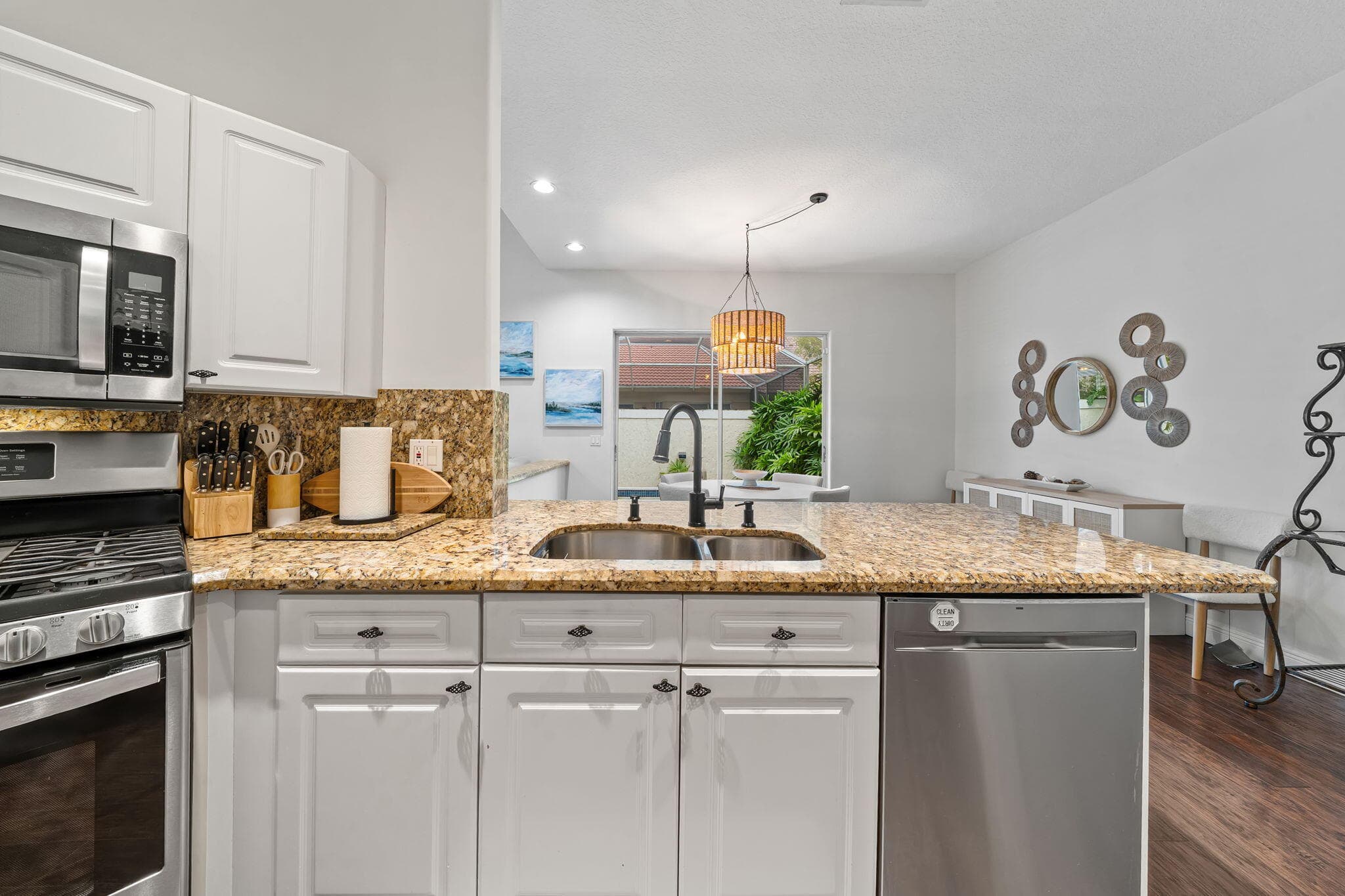 33 Monterey Pointe Drive, Palm Beach Gardens, FL 33418 — photo 16 of 35