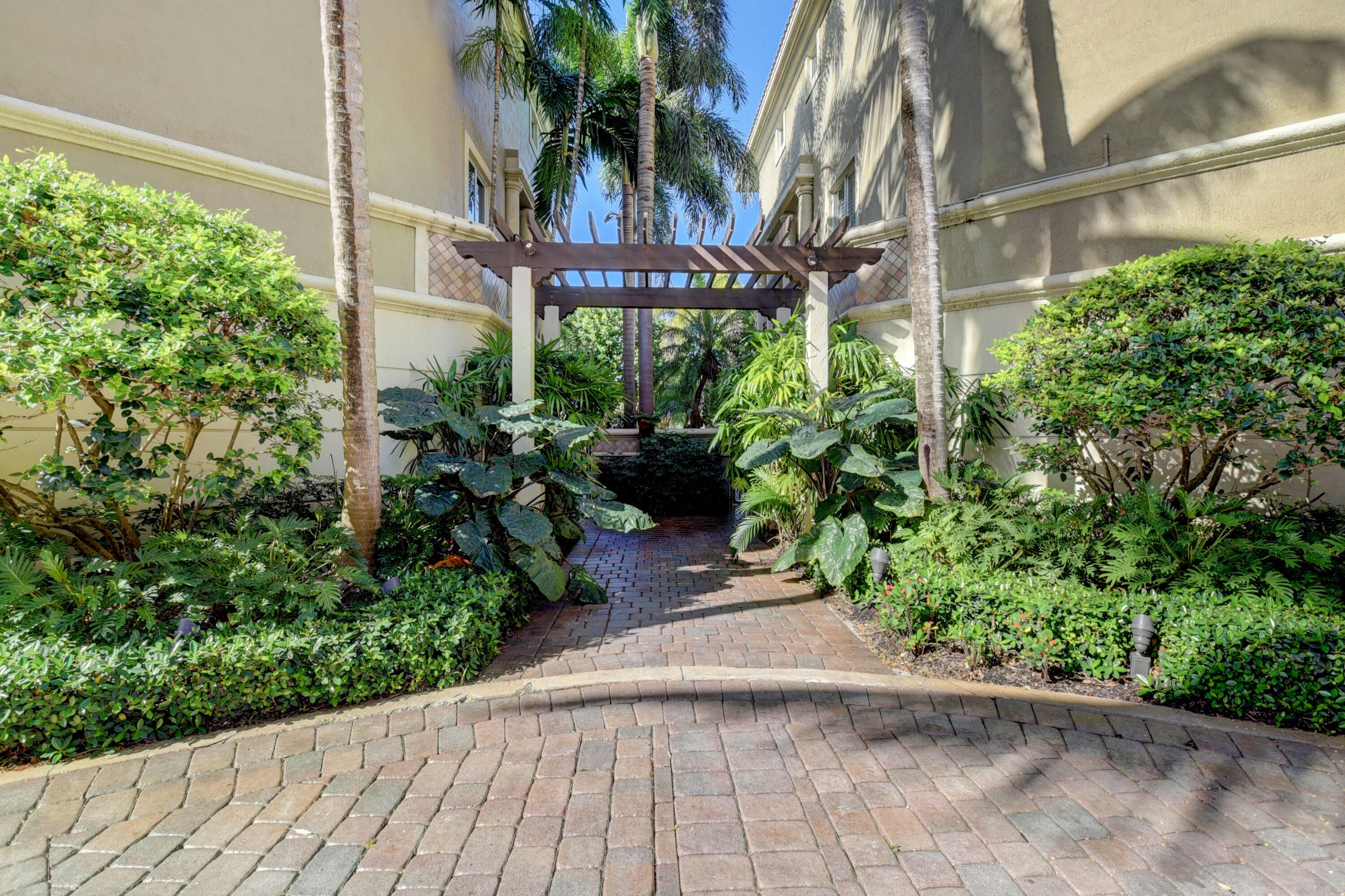 921 Osceola Drive Unit 4, Boca Raton, FL 33432 — photo 3 of 47