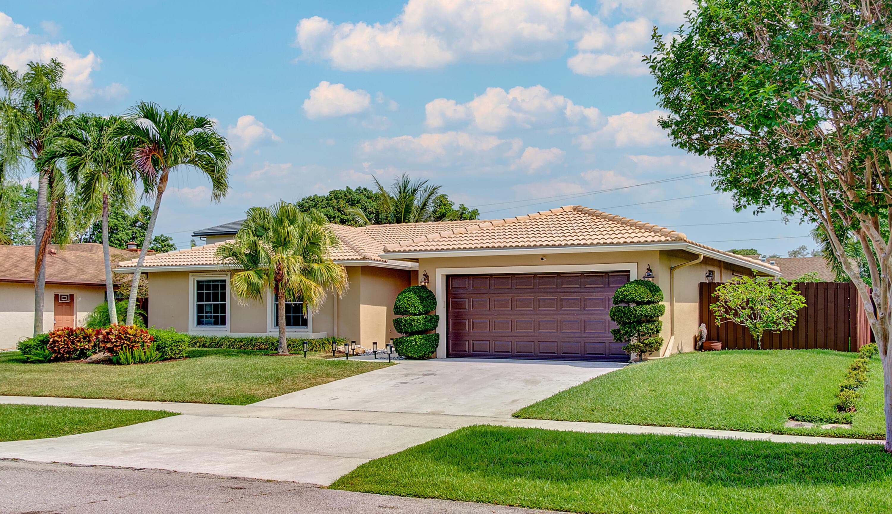 4886 Acorn Drive, Boca Raton, FL 33487 — photo 2 of 48
