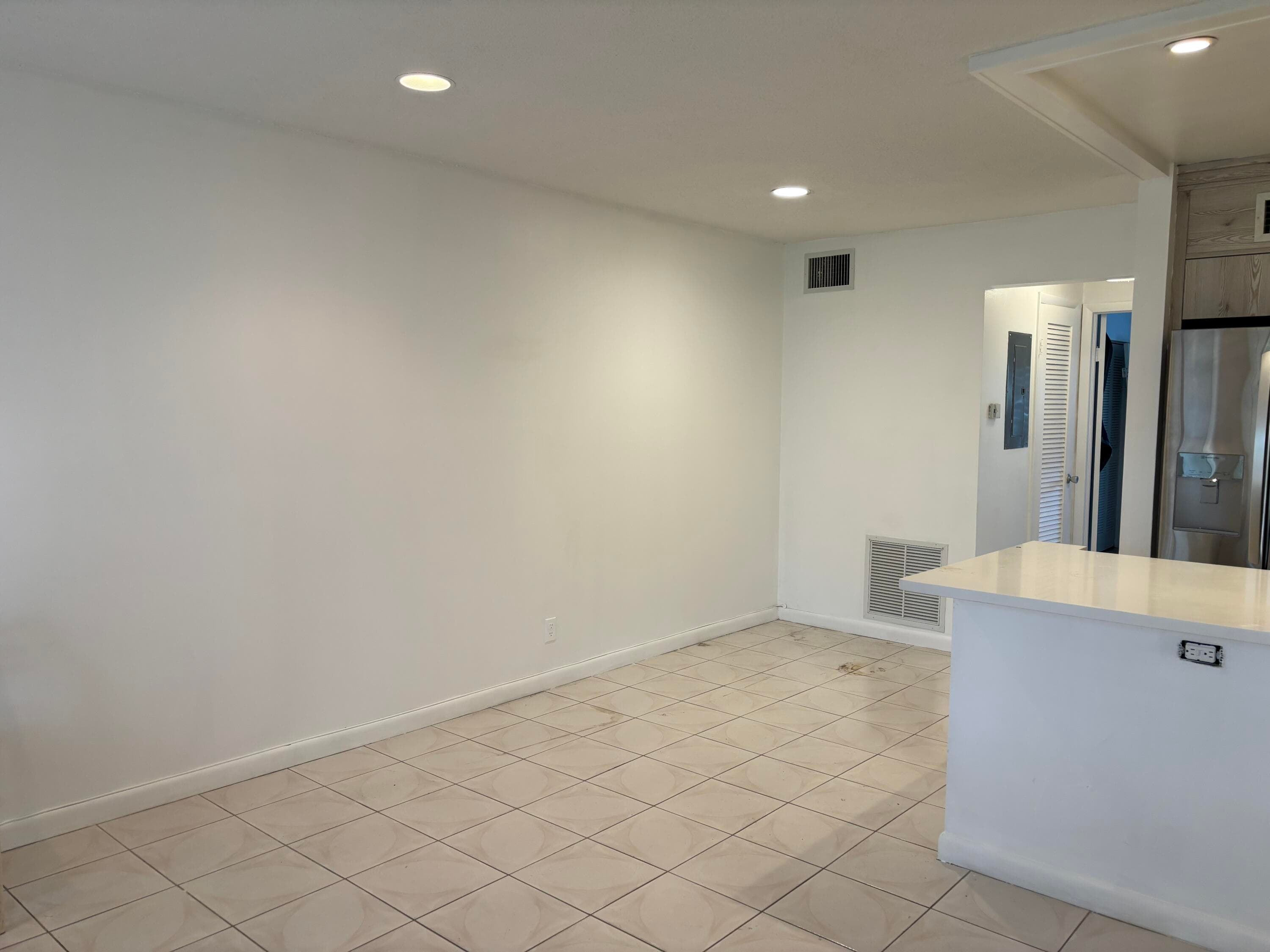 223 Coventry J, West Palm Beach, FL 33417 — photo 3 of 16