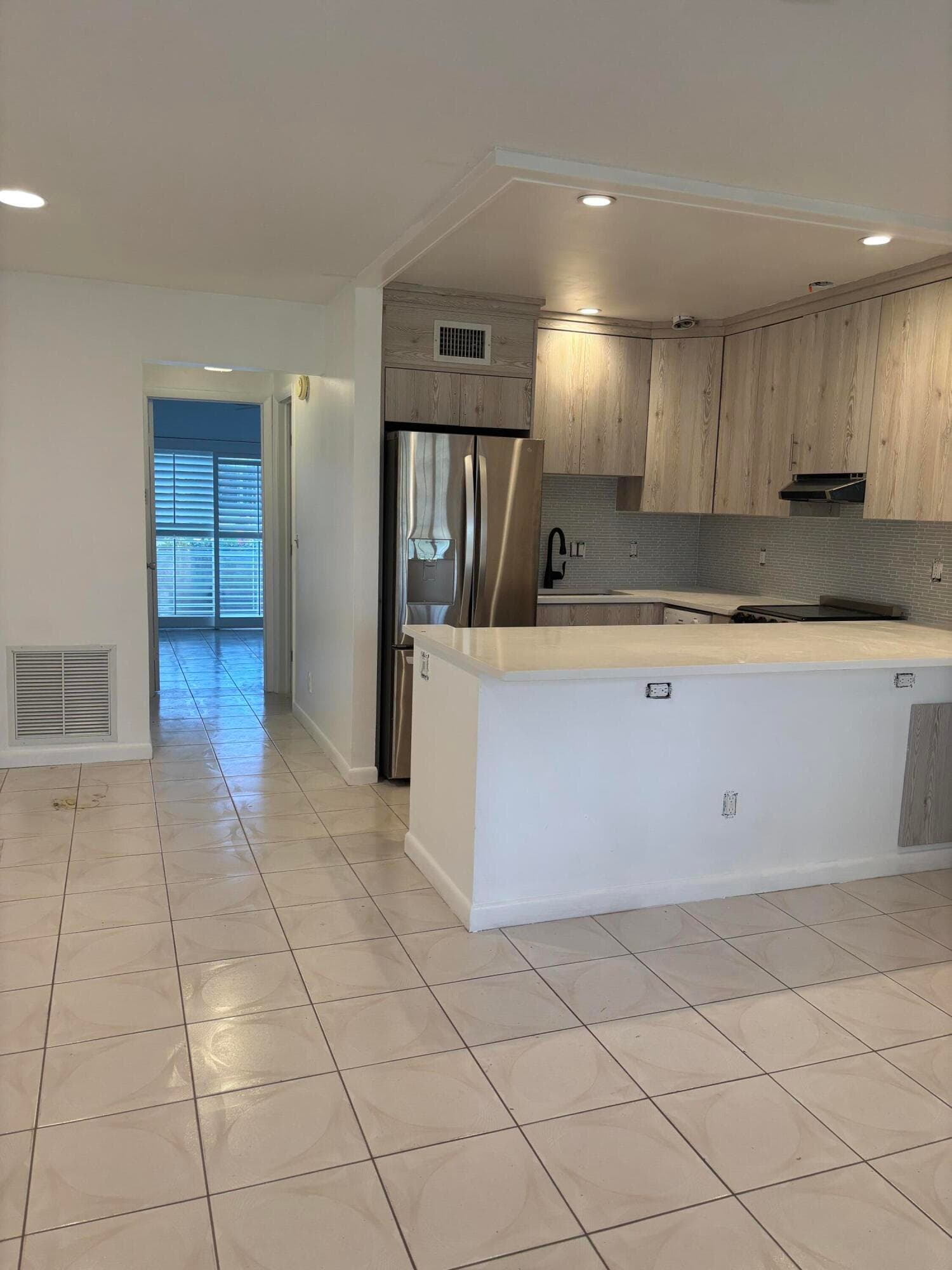 223 Coventry J, West Palm Beach, FL 33417 — photo 10 of 16