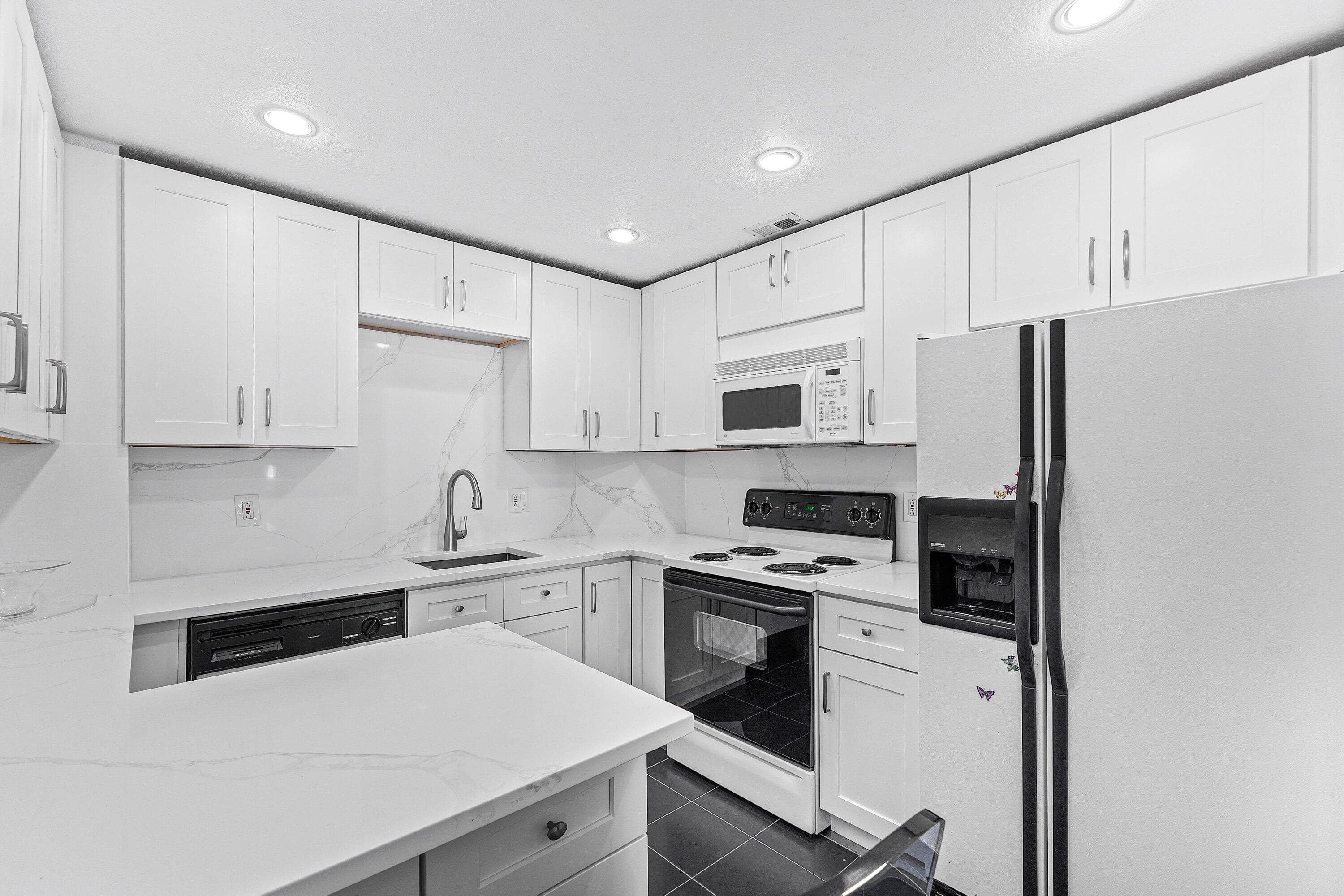 1980 S Ocean Drive 18q, Hallandale Beach, FL 33009 — photo 14 of 37