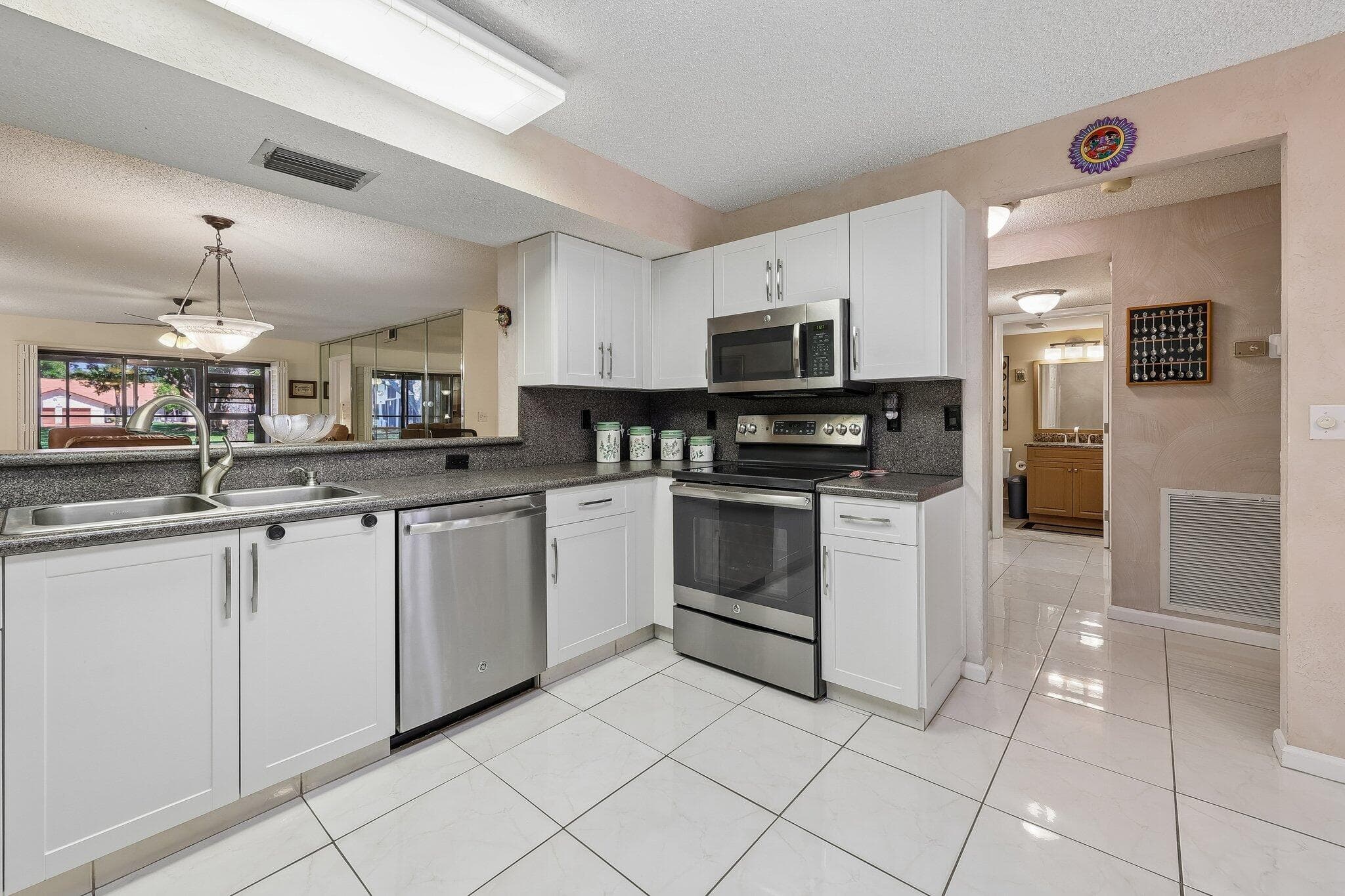 9681 E Sills Dr E 102, Boynton Beach, FL 33437 — photo 5 of 20