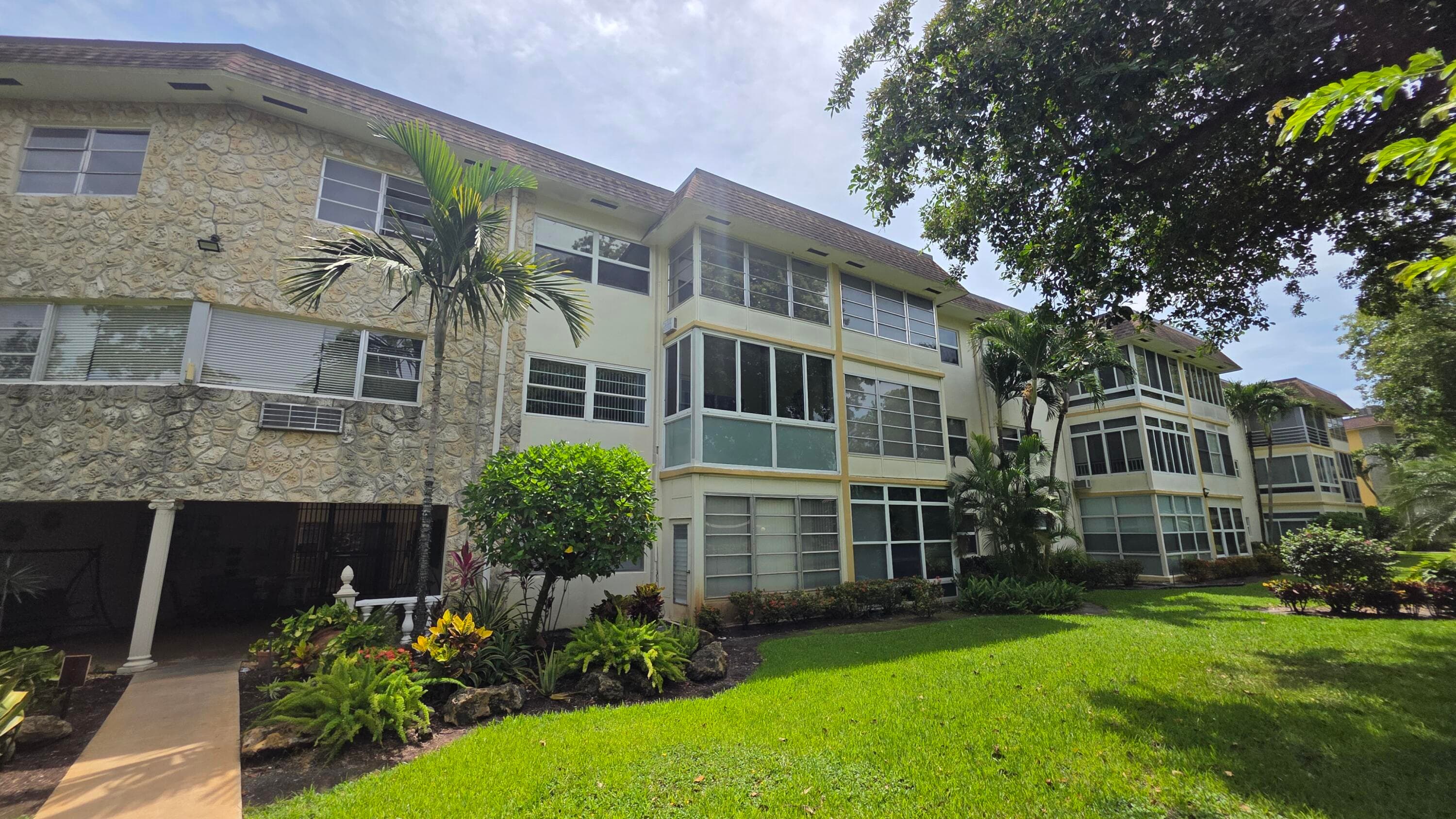 5161 W Oakland Park Boulevard 206, Lauderdale Lakes, FL 33313 — photo 30 of 34