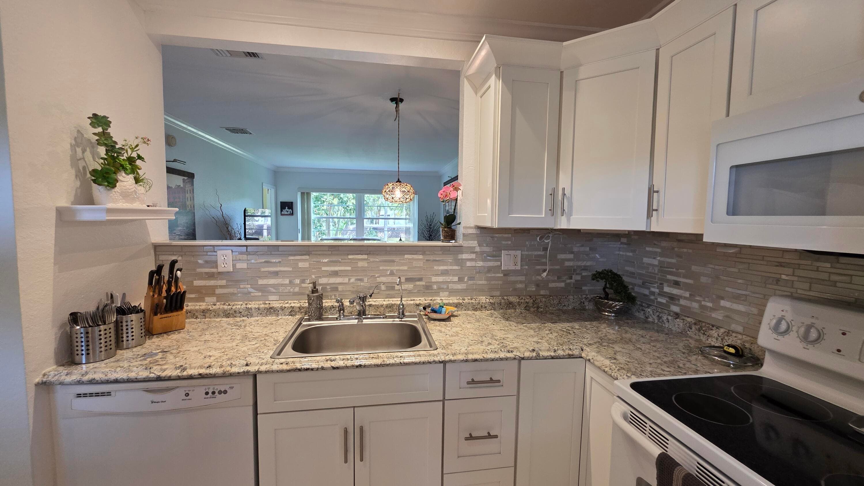 5161 W Oakland Park Boulevard 206, Lauderdale Lakes, FL 33313 — photo 8 of 34