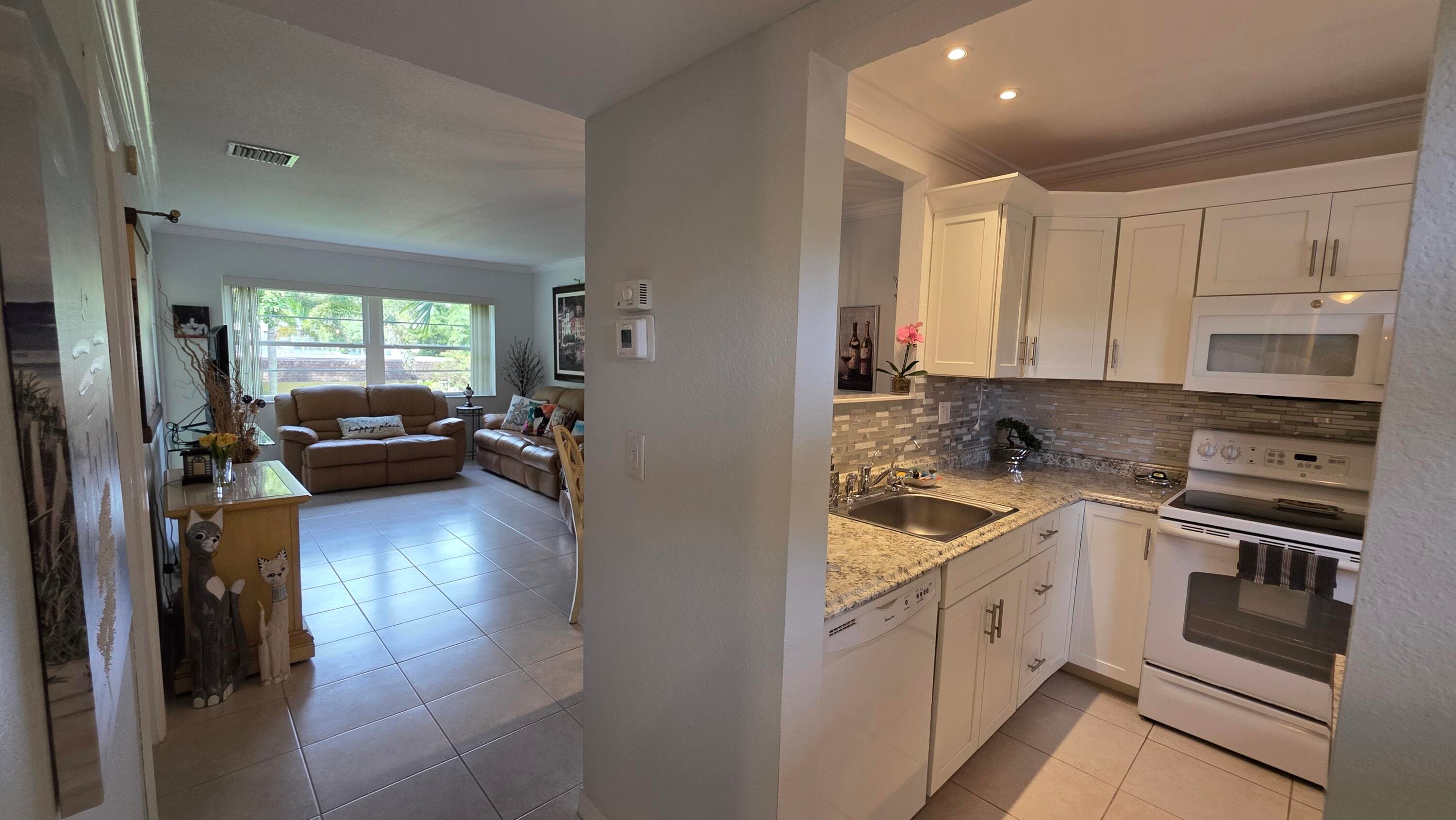 5161 W Oakland Park Boulevard 206, Lauderdale Lakes, FL 33313 — photo 2 of 34