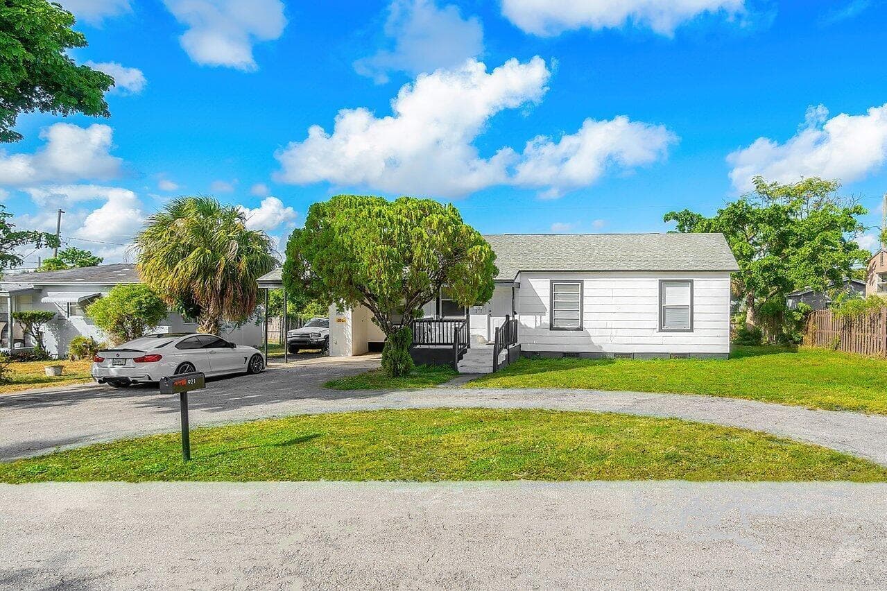 921 43rd Street, West Palm Beach, FL 33407 — photo 3 of 23