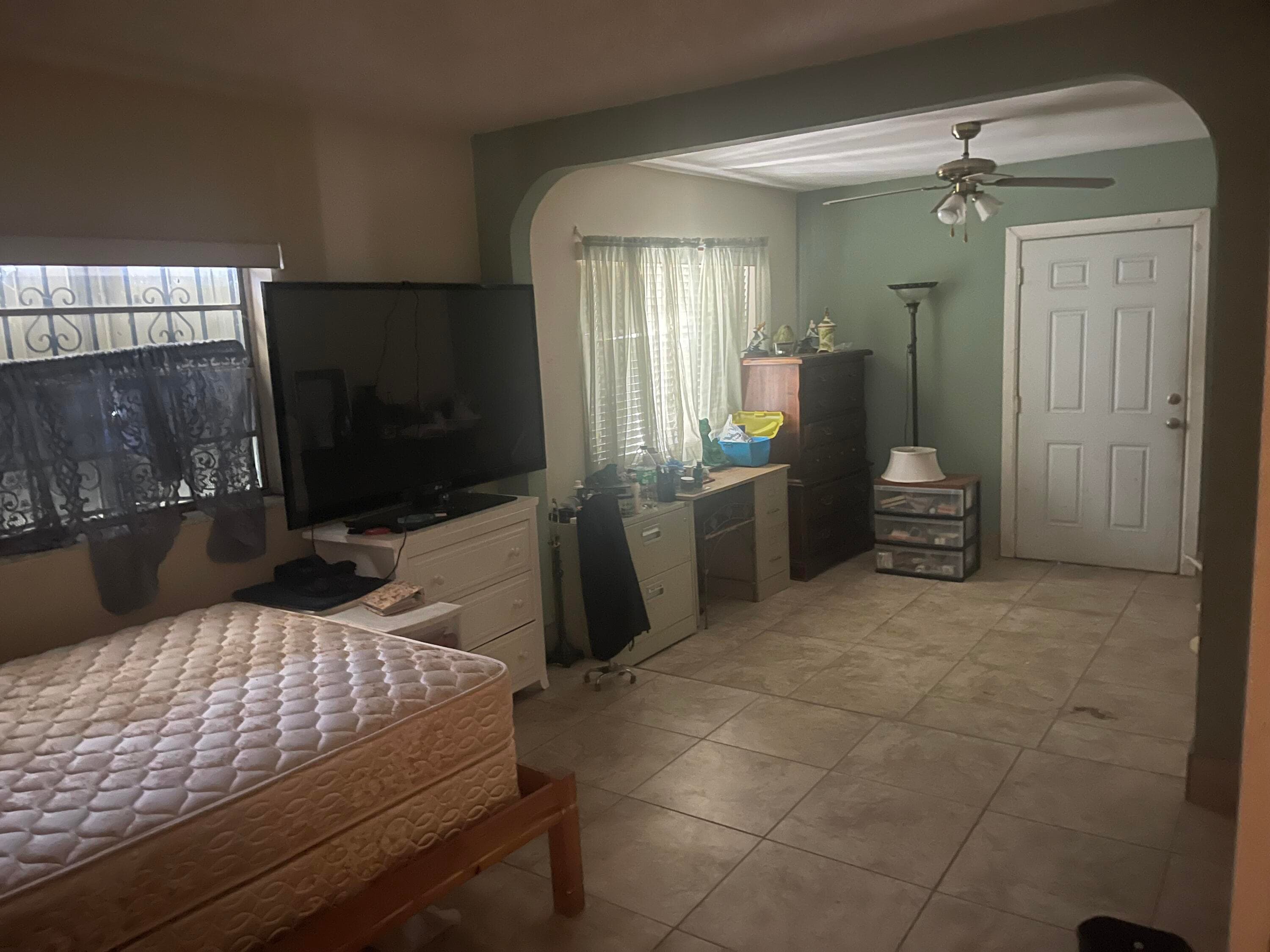915 SW 4th Street, Delray Beach, FL 33444 — photo 5 of 9