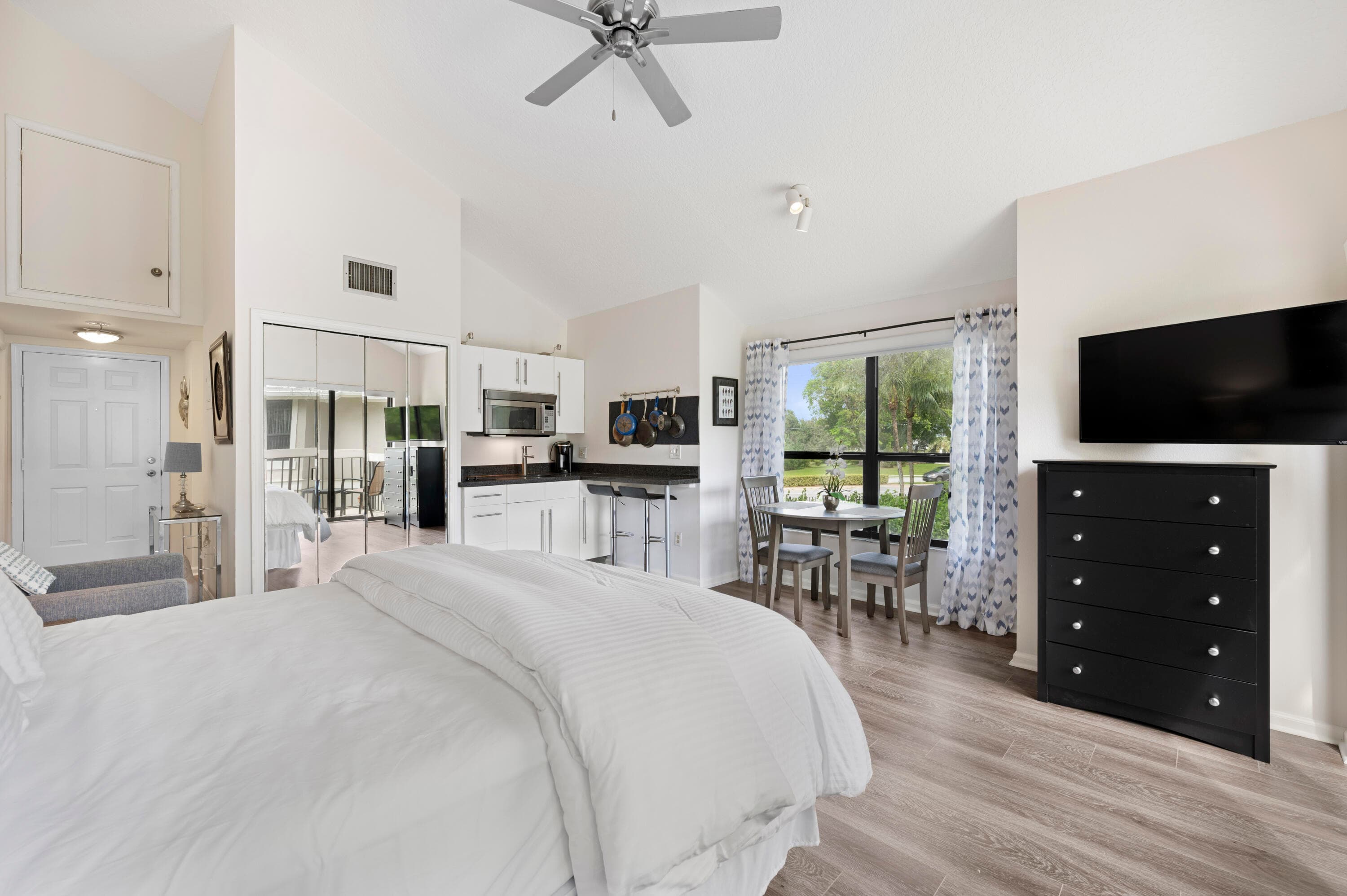 11863 Wimbledon Circle 543, Wellington, FL 33414 — photo 7 of 17