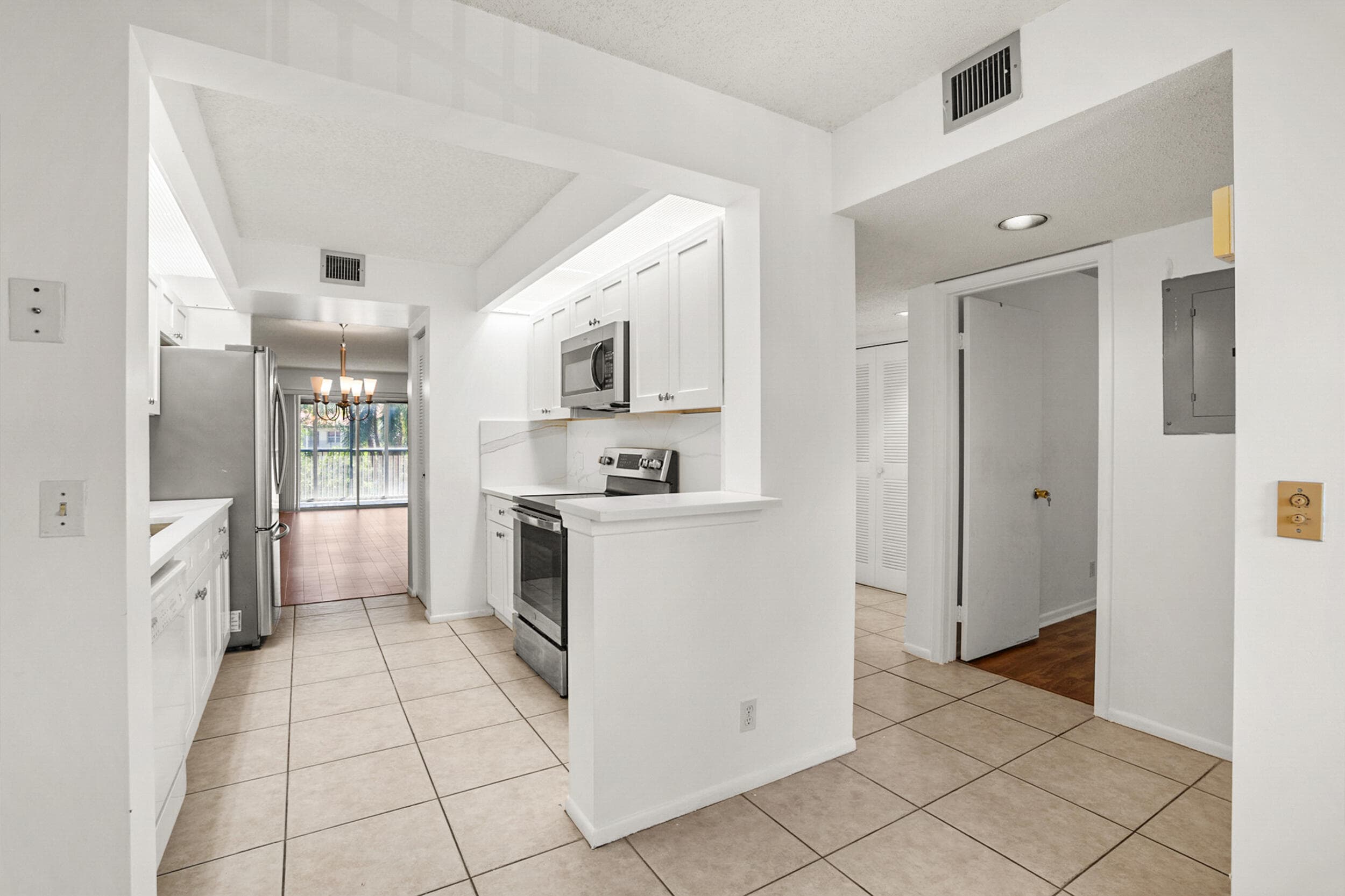 1200 SW 130th Avenue 402g, Pembroke Pines, FL 33027 — photo 9 of 53