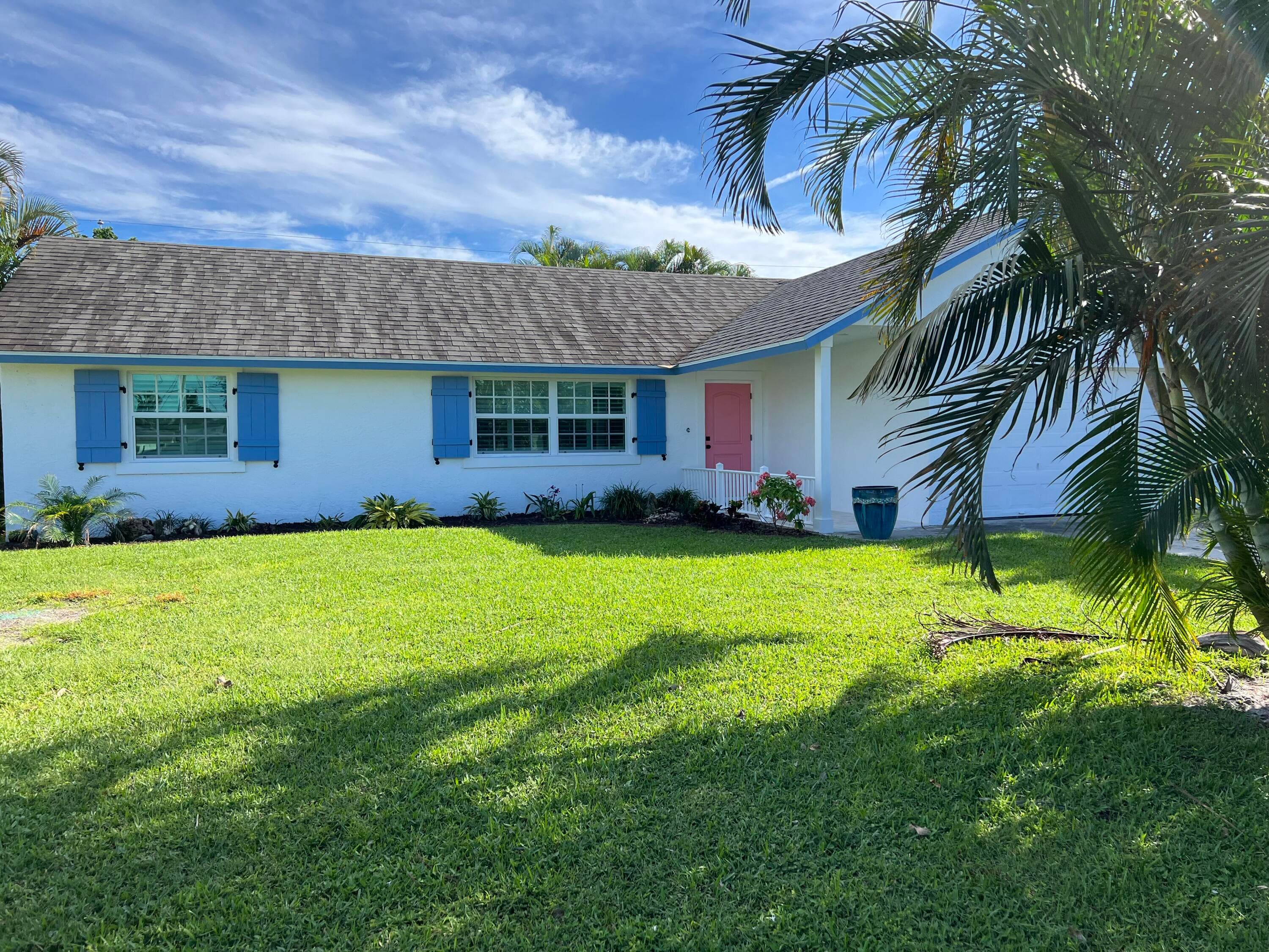 8014 SE Carlton Street, Hobe Sound, FL 33455 — photo 3 of 23