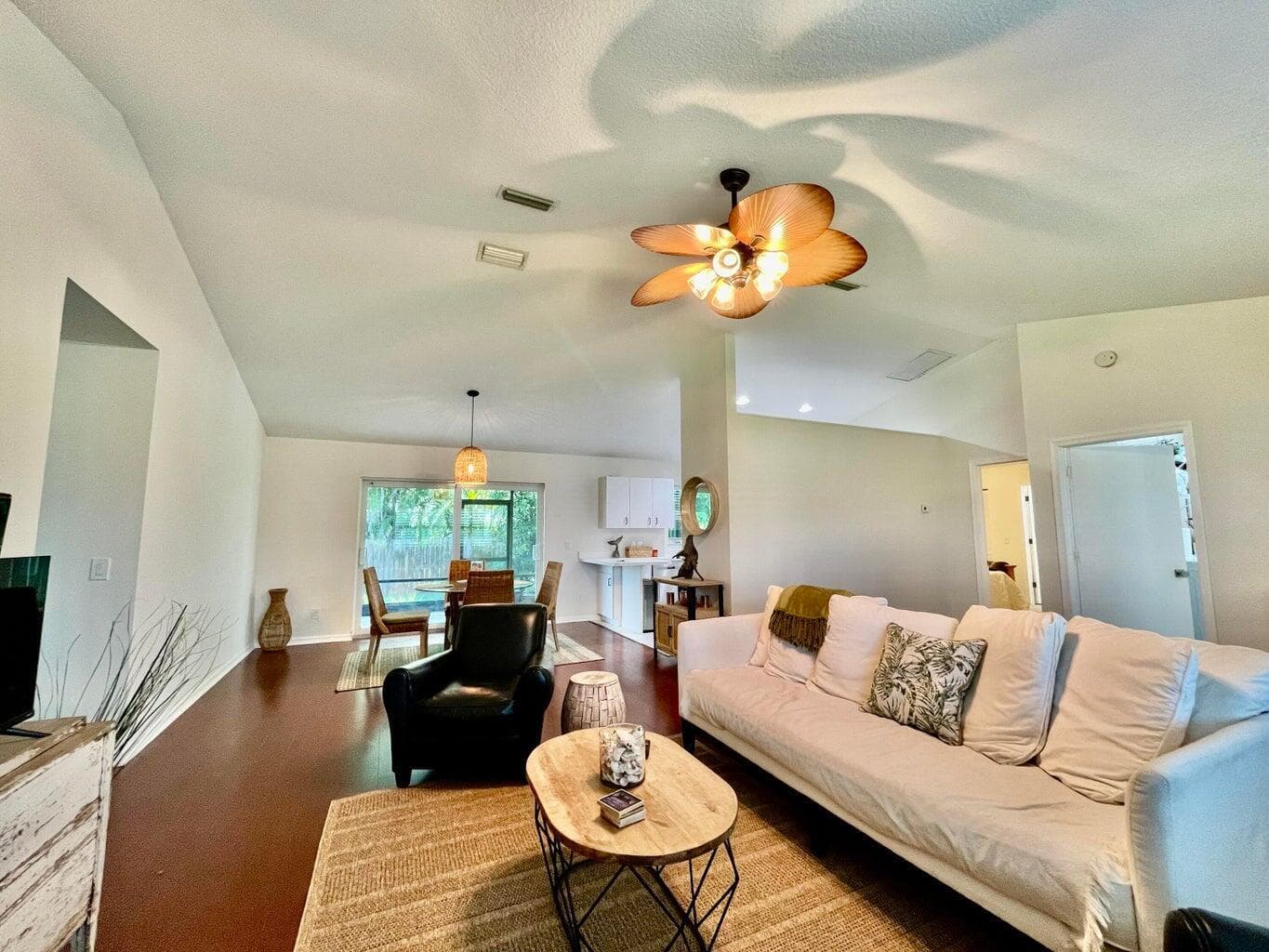 8014 SE Carlton Street, Hobe Sound, FL 33455 — photo 6 of 23