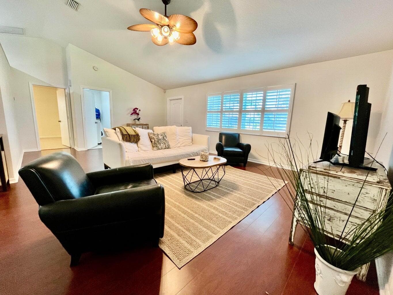 8014 SE Carlton Street, Hobe Sound, FL 33455 — photo 7 of 23