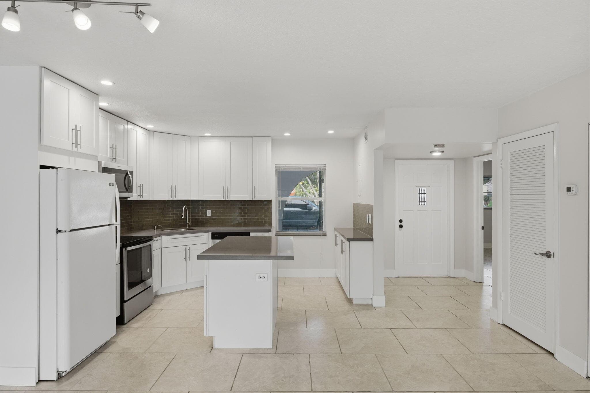 3851 NW 84th Avenue 1a, Sunrise, FL 33351 — photo 11 of 26