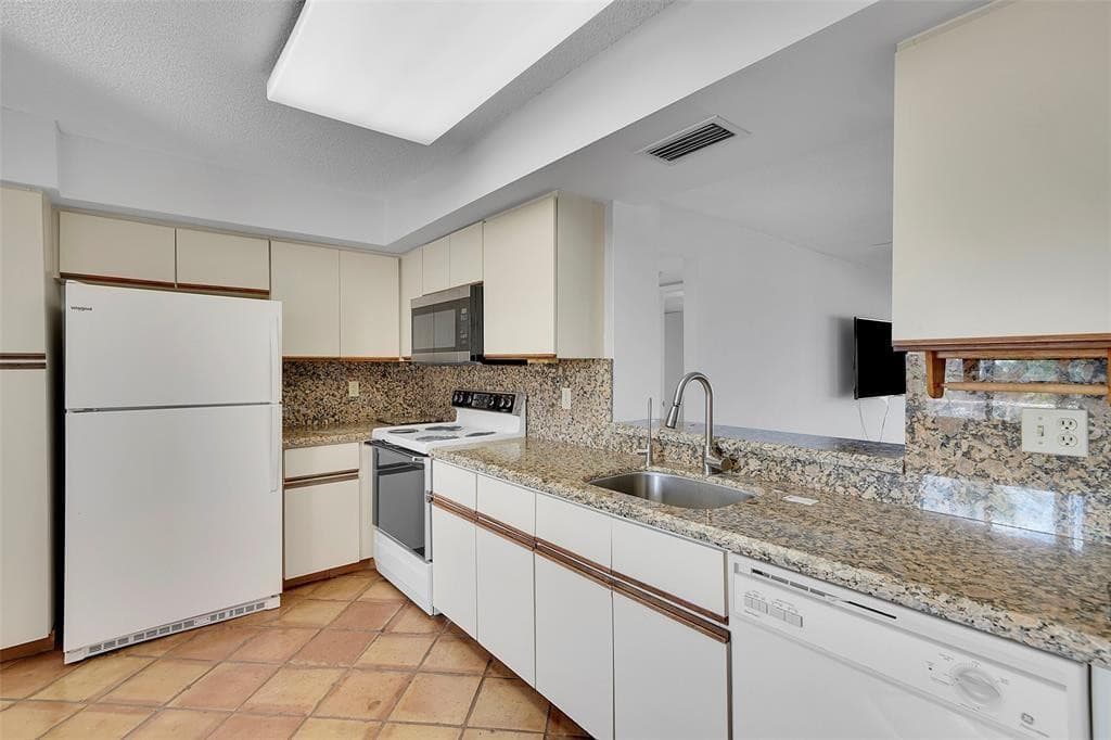 7370 S Oriole Boulevard 607, Delray Beach, FL 33446 — photo 8 of 19