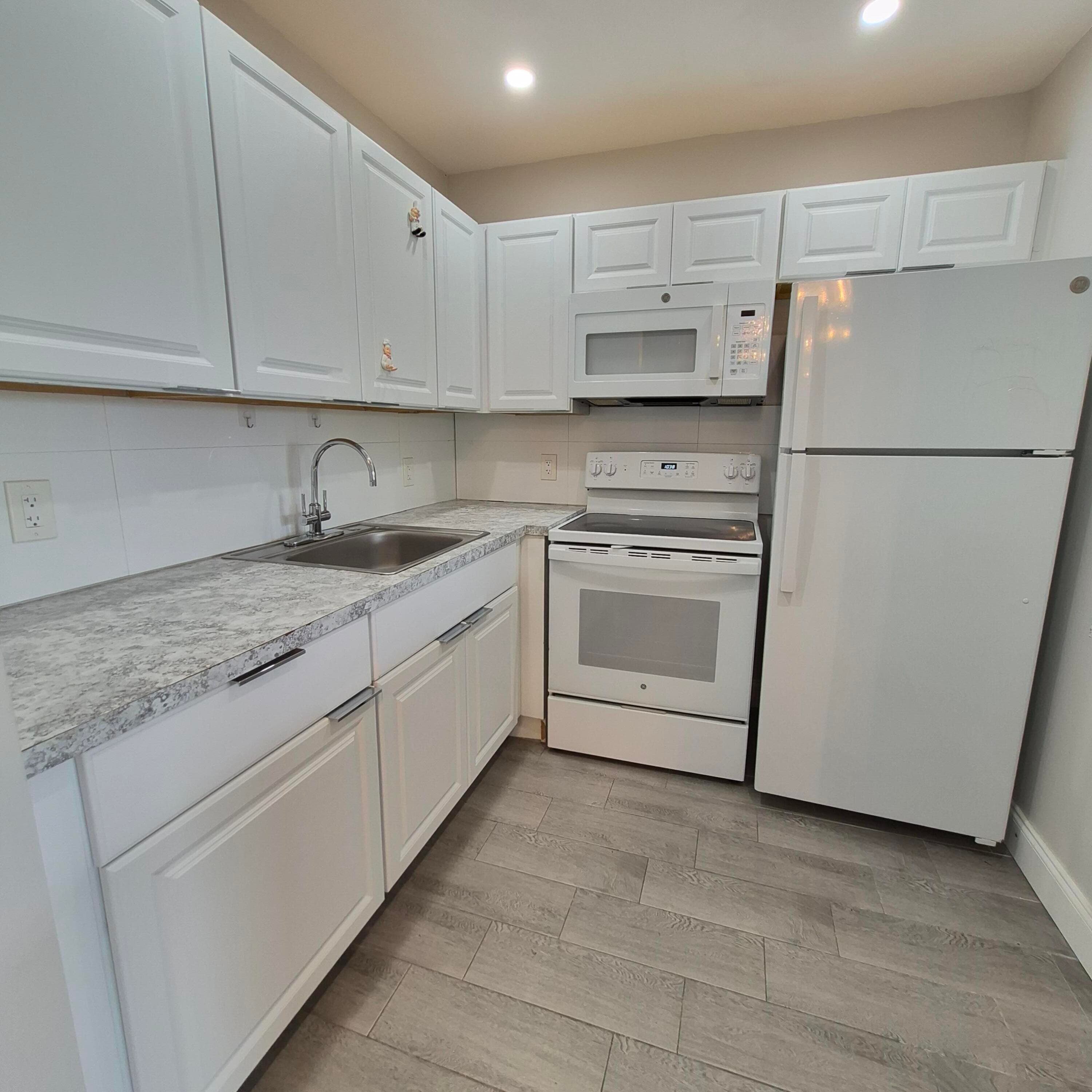 10 Hastings A, West Palm Beach, FL 33417 — photo 2 of 9