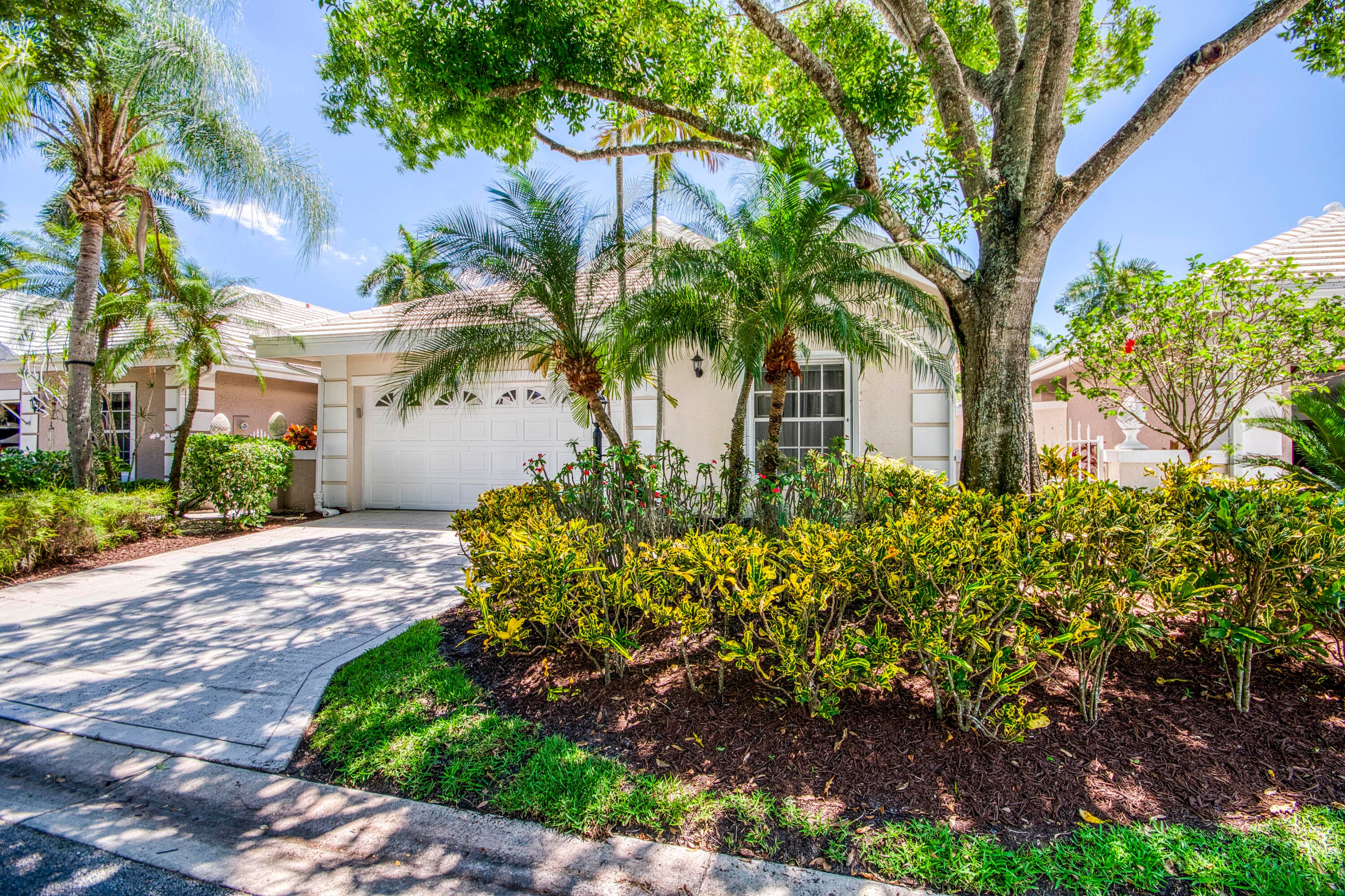 206 Canterbury Drive W, Palm Beach Gardens, FL 33418 — photo 3 of 36