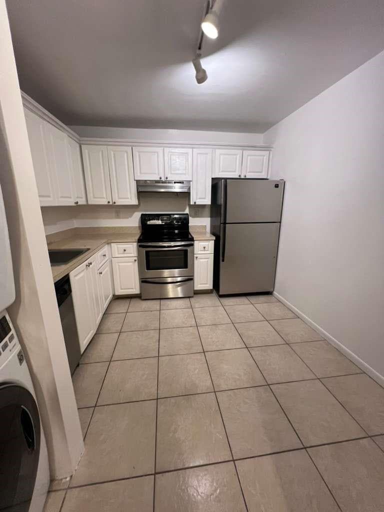 721 N Pine Island Road 207, Plantation, FL 33324 — photo 2 of 22
