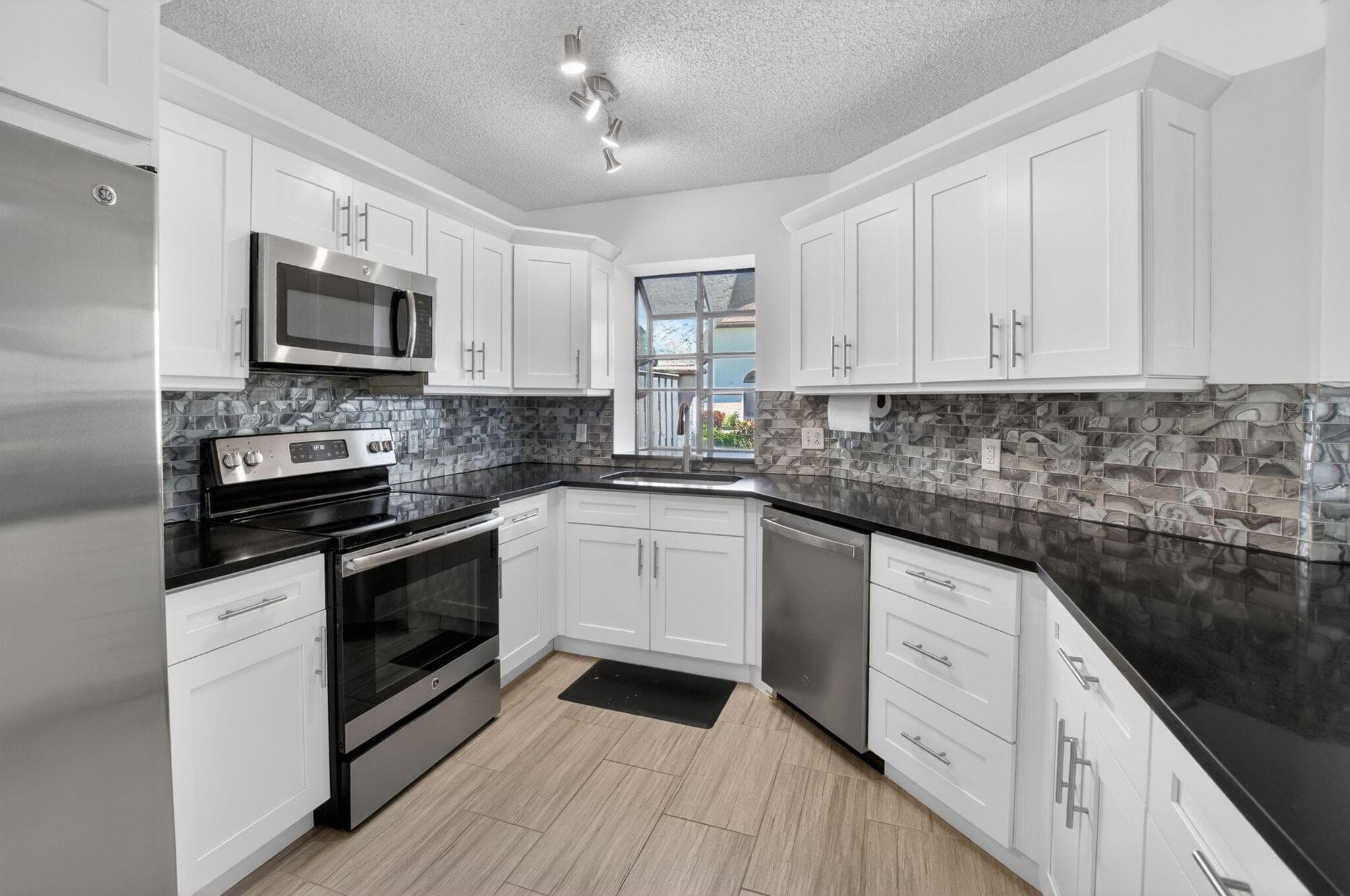 5259 Europa Drive D, Boynton Beach, FL 33437 — photo 11 of 64