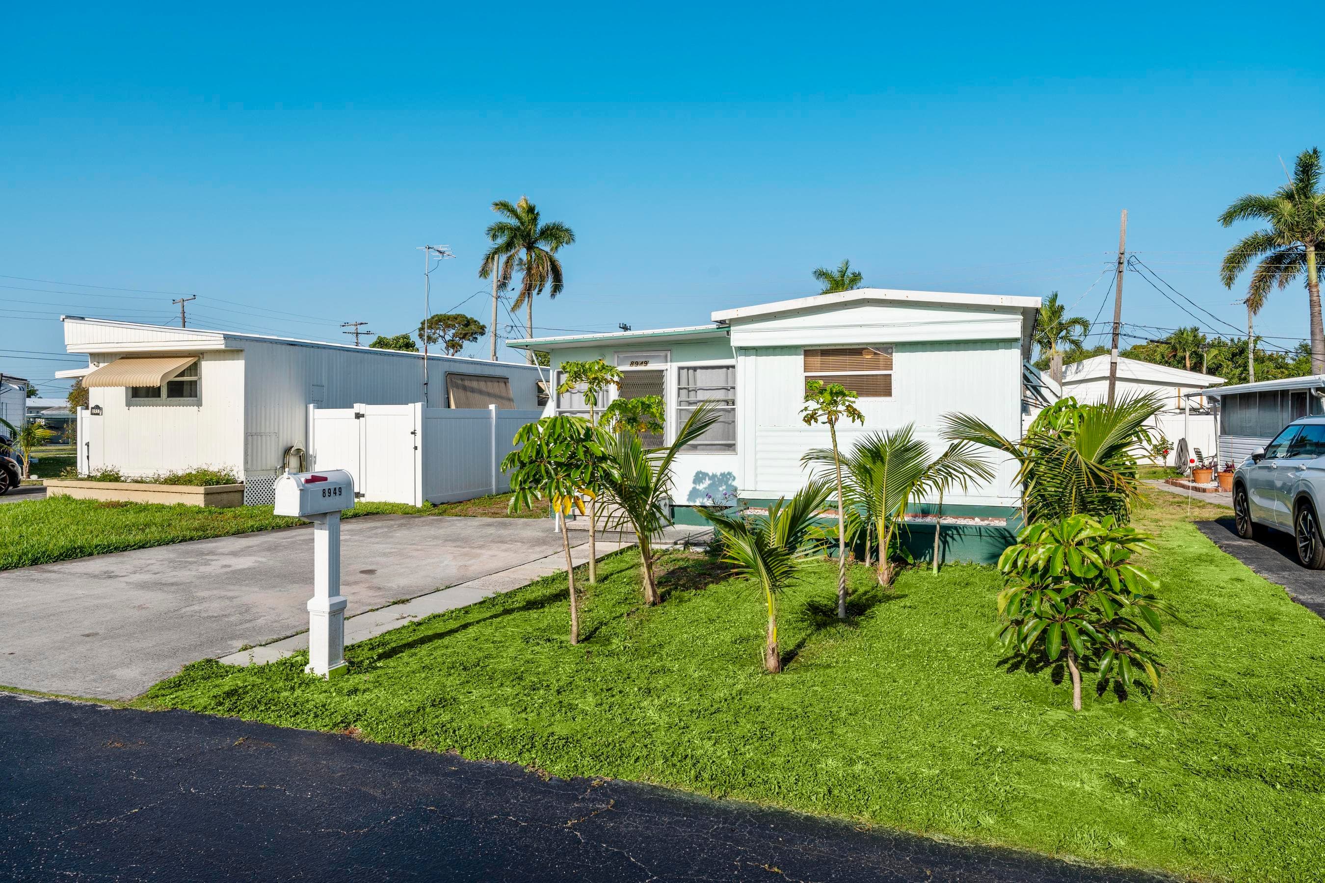 8949 Oak Street, Boynton Beach, FL 33436 — photo 2 of 31