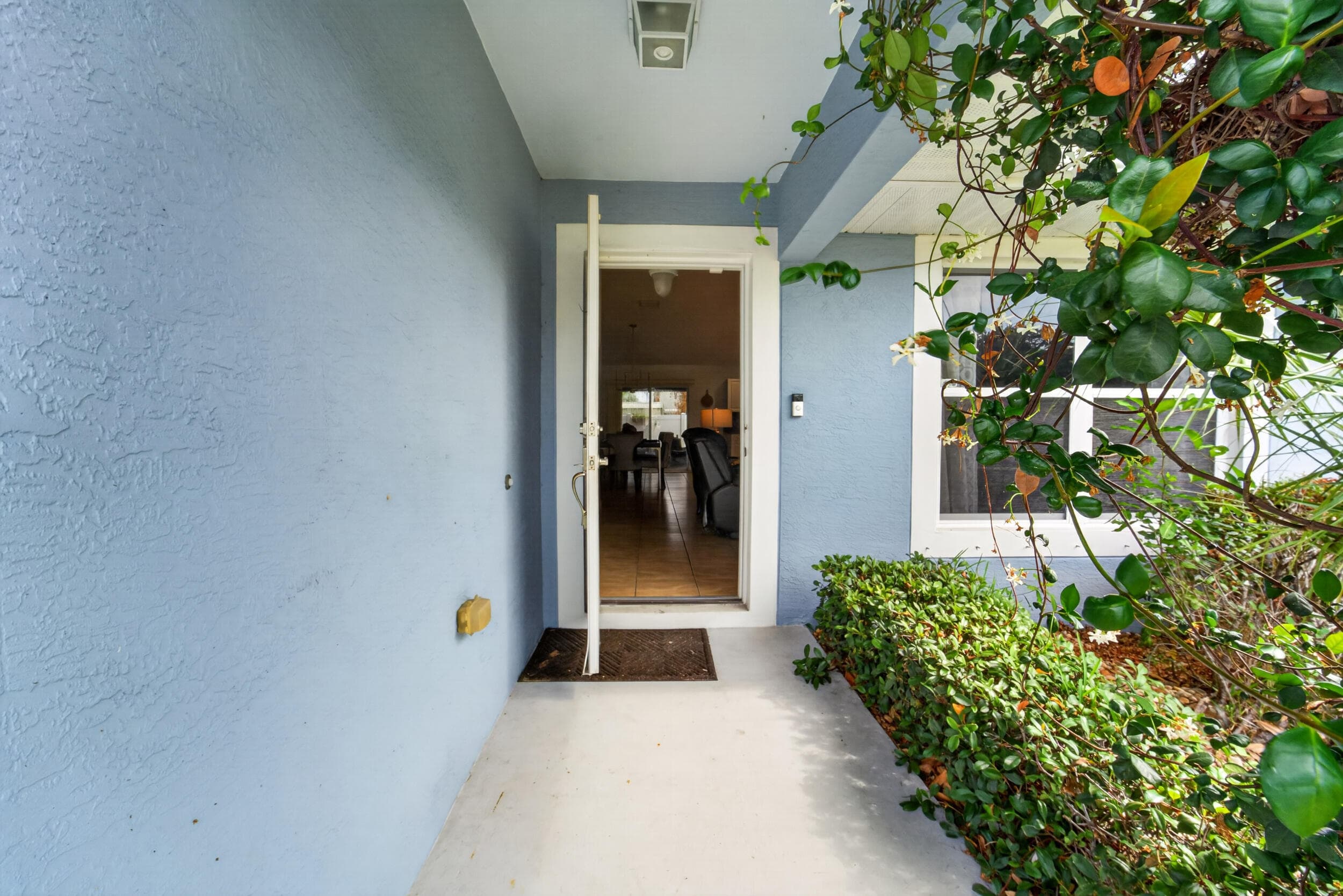 706 Osceola Avenue, Fort Pierce, FL 34982 — photo 4 of 36