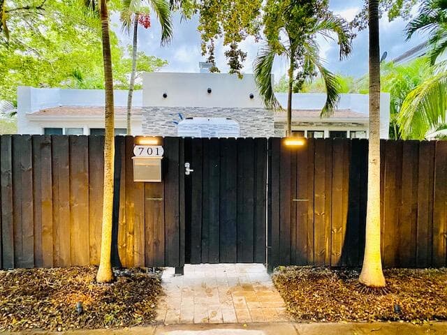 701 NE 17 Way, Fort Lauderdale, FL 33304 — photo 5 of 36