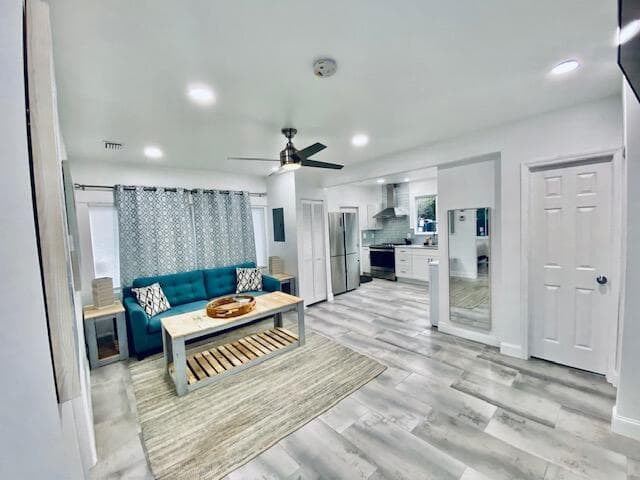 701 NE 17 Way, Fort Lauderdale, FL 33304 — photo 8 of 36