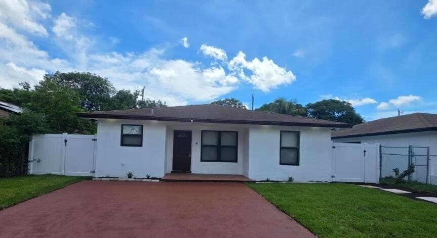 320 Sterling Avenue, Delray Beach, FL 33444 — photo 2 of 16