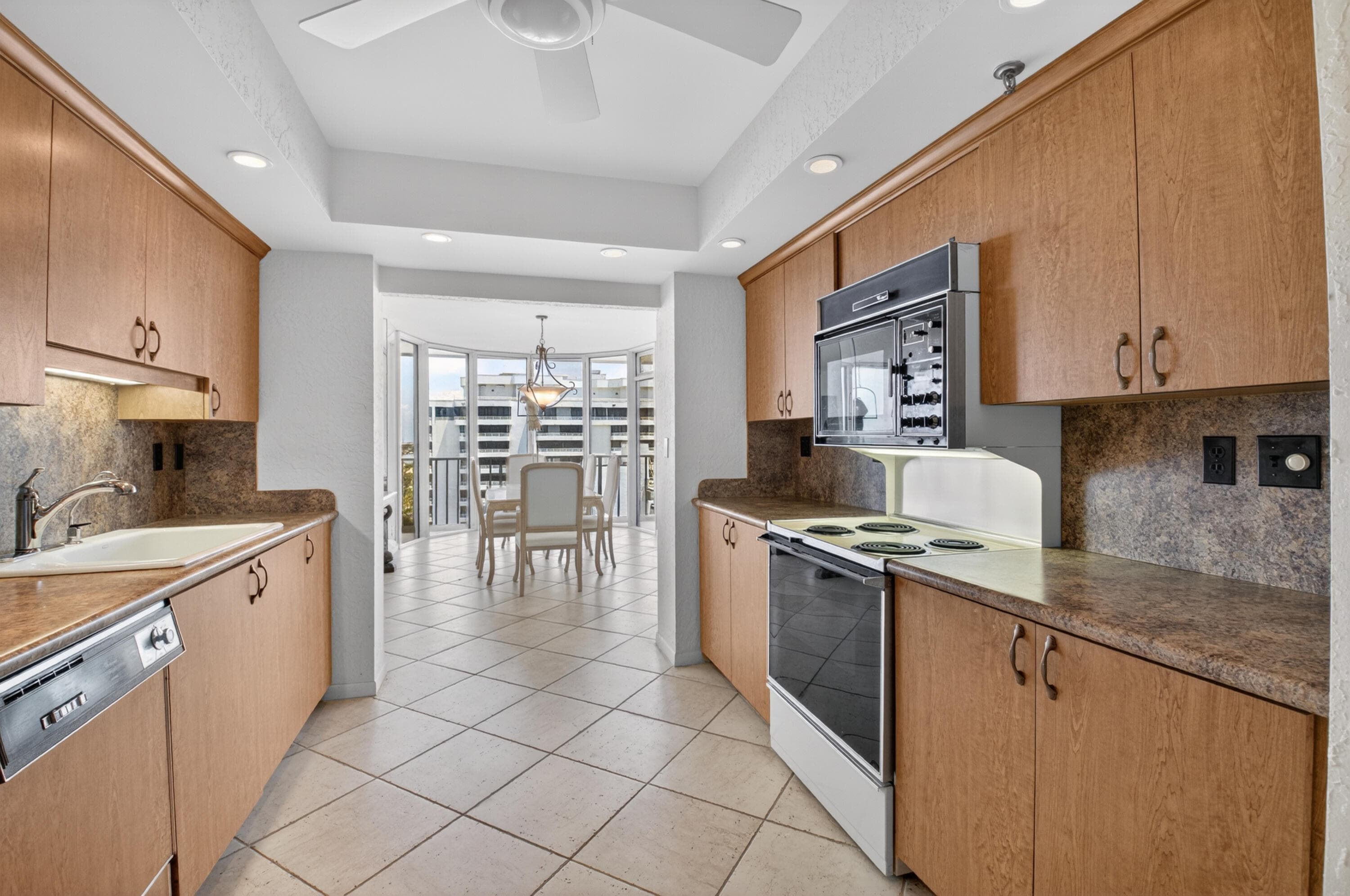 2917 S Ocean Boulevard 902, Highland Beach, FL 33487 — photo 18 of 38