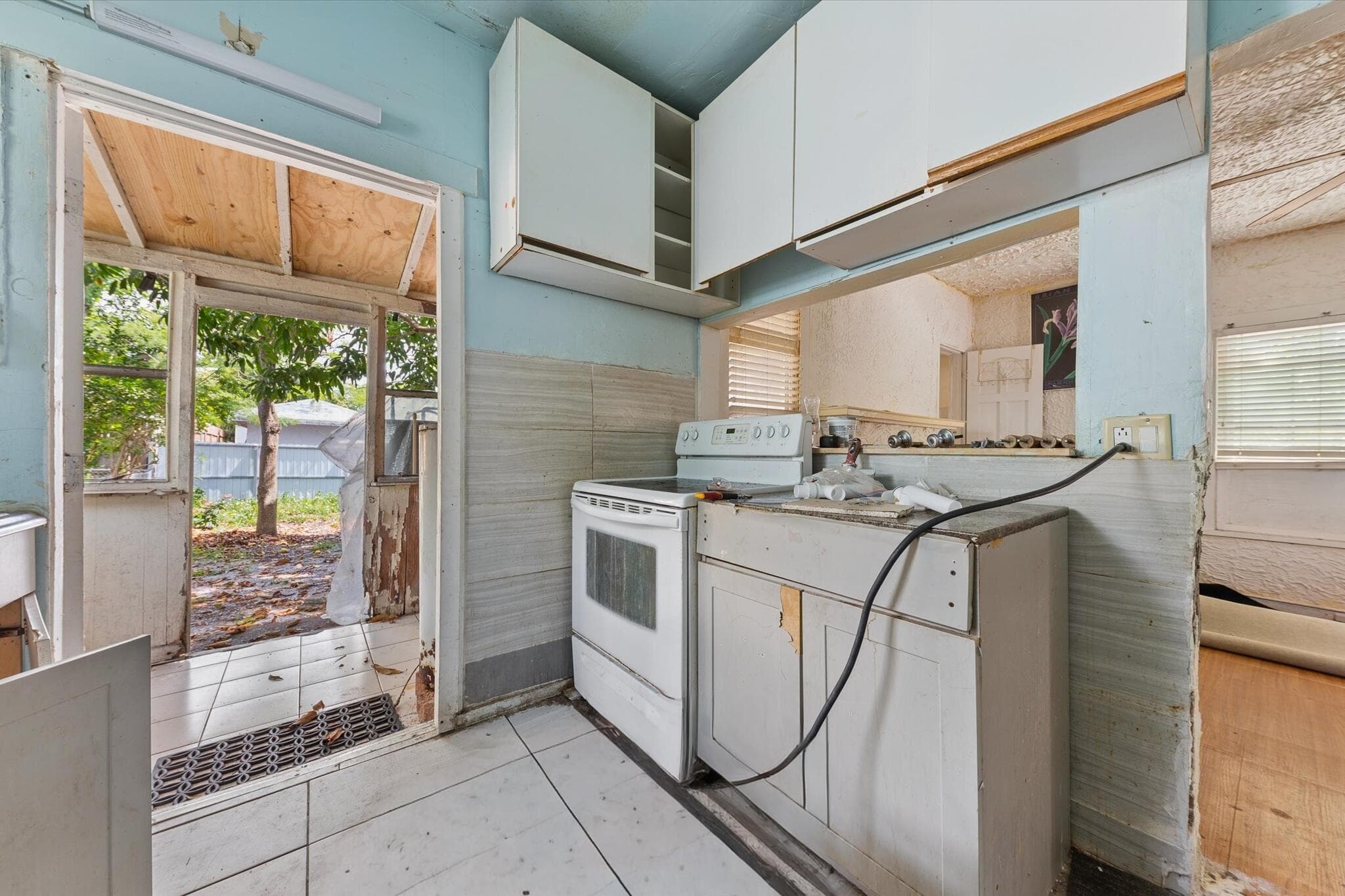 427 El Prado, West Palm Beach, FL 33405 — photo 12 of 26
