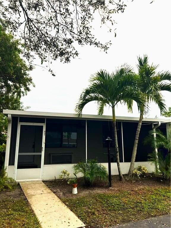 441 7th Place 441, Vero Beach, FL 32962 — photo 1 of 11