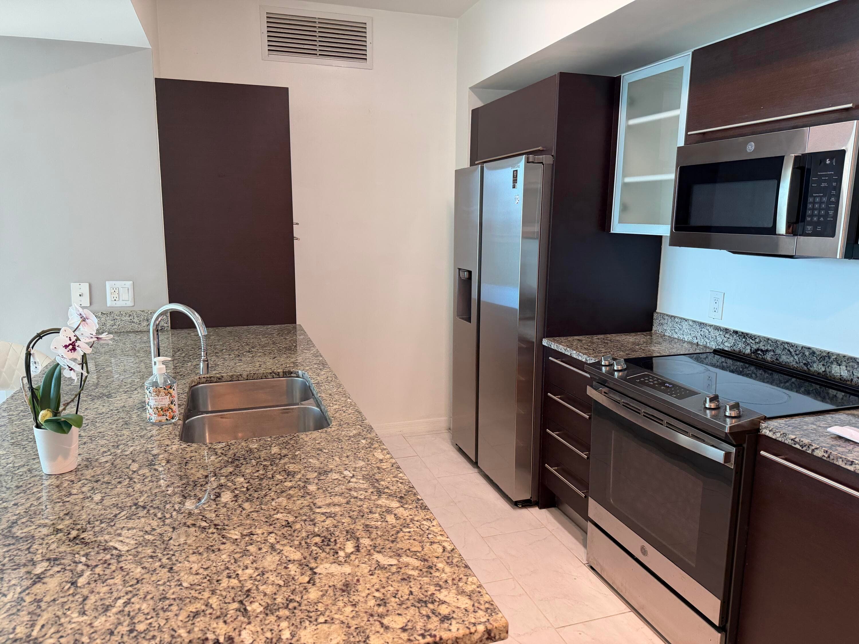 951 Brickell Avenue 3611, Miami, FL 33131 — photo 9 of 12