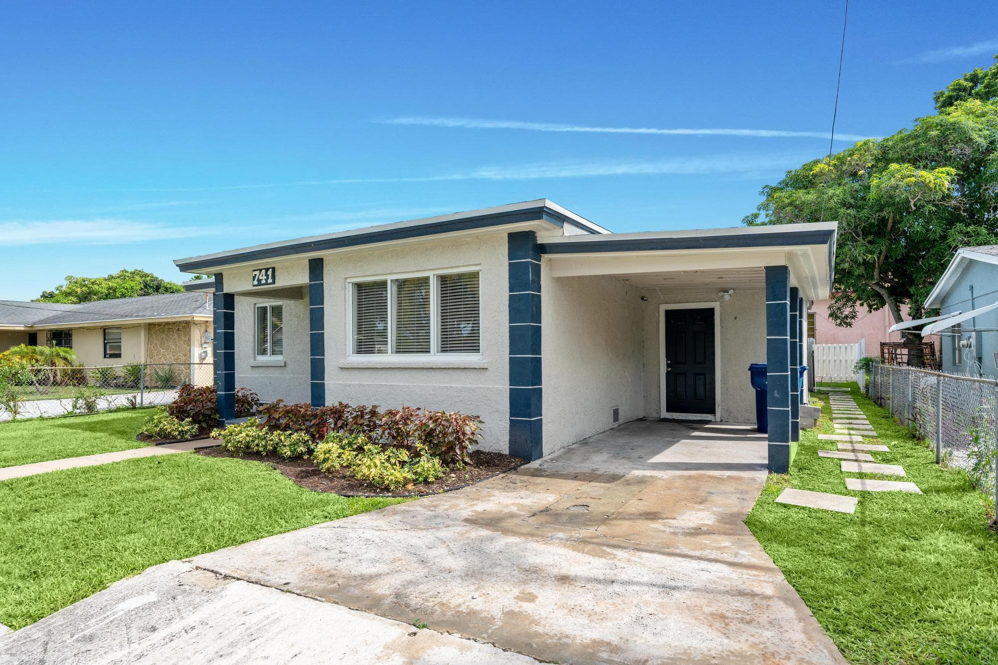 741 W 10th Street, Riviera Beach, FL 33404 — photo 2 of 30