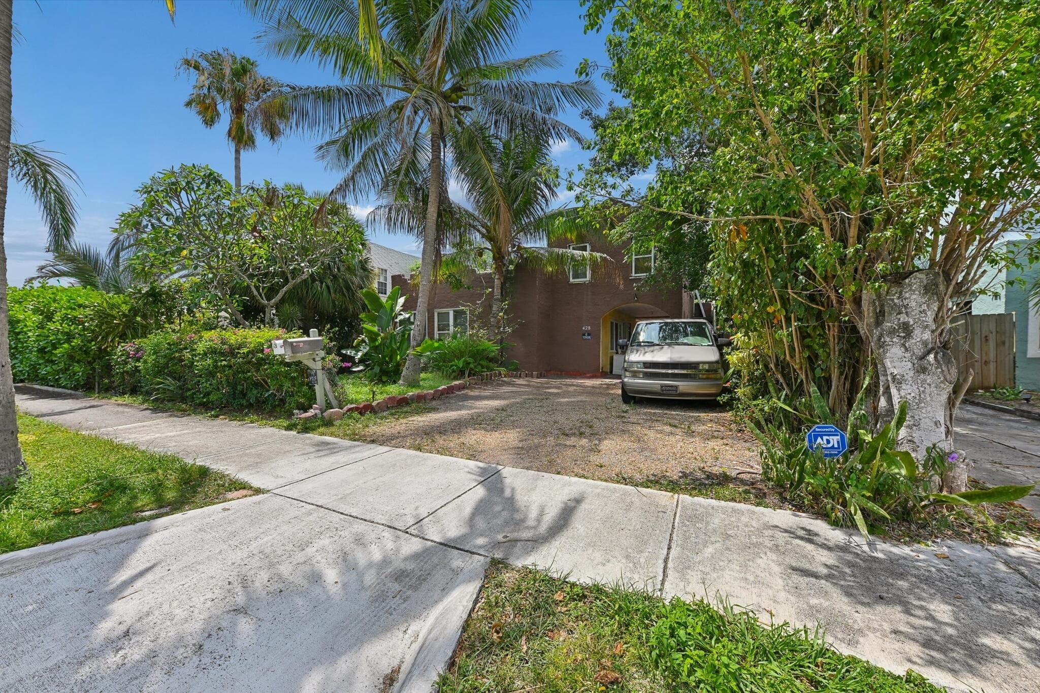428 El Prado, West Palm Beach, FL 33405 — photo 2 of 27
