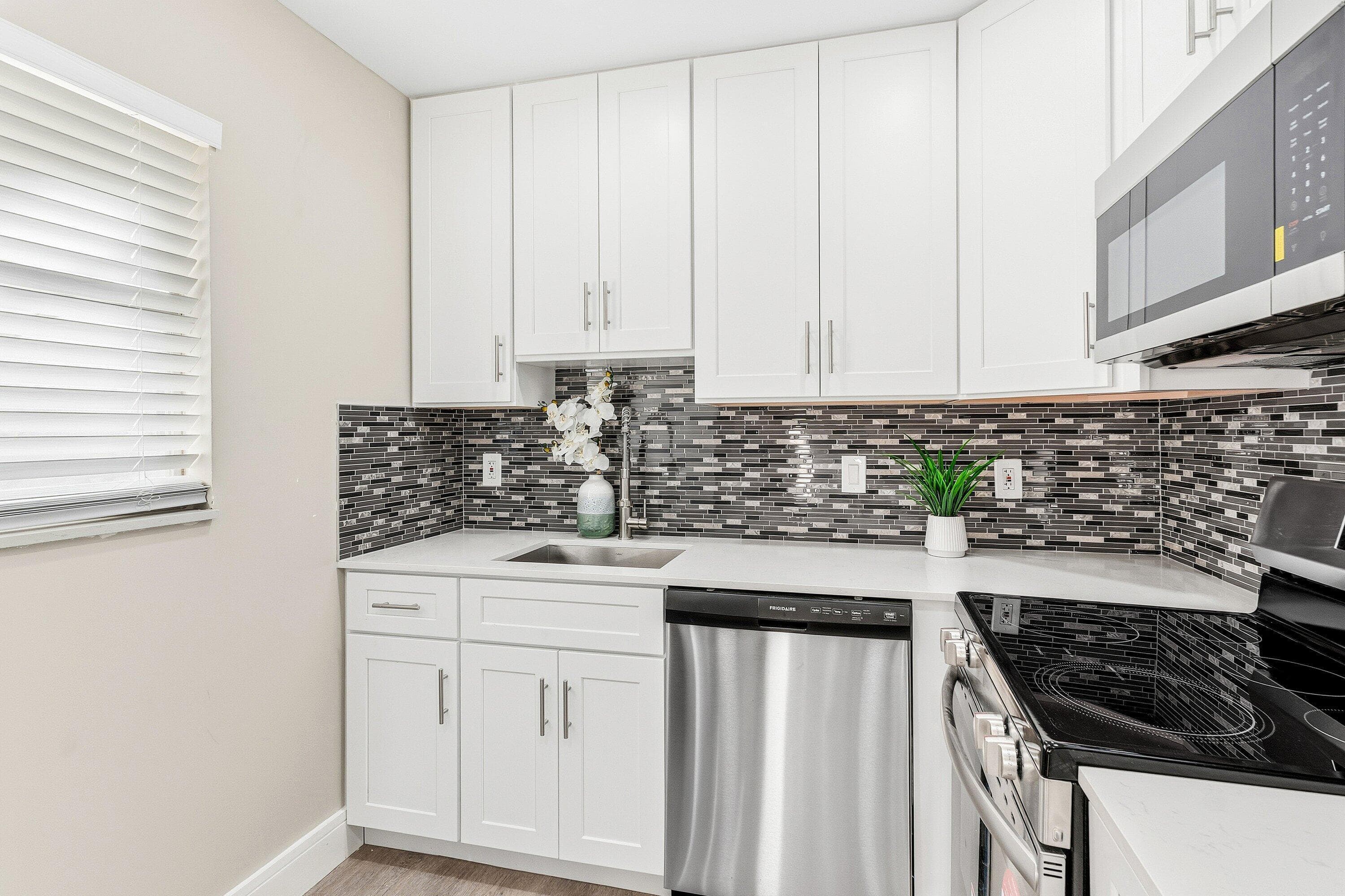 141 Brittany C, Delray Beach, FL 33446 — photo 2 of 35