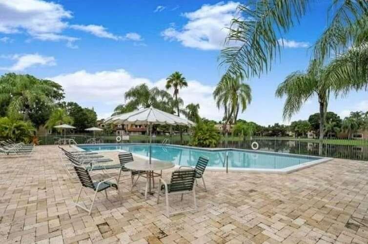 9231 W Sunrise Boulevard, Plantation, FL 33322 — photo 23 of 28