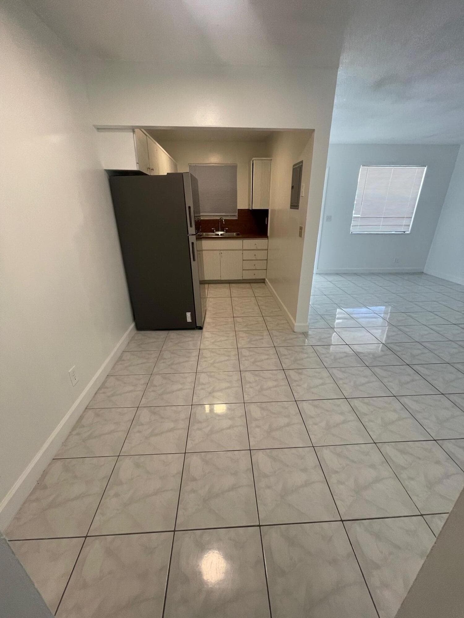 400 SE 9th Court Apt 9, Hallandale Beach, FL 33009 — photo 3 of 8