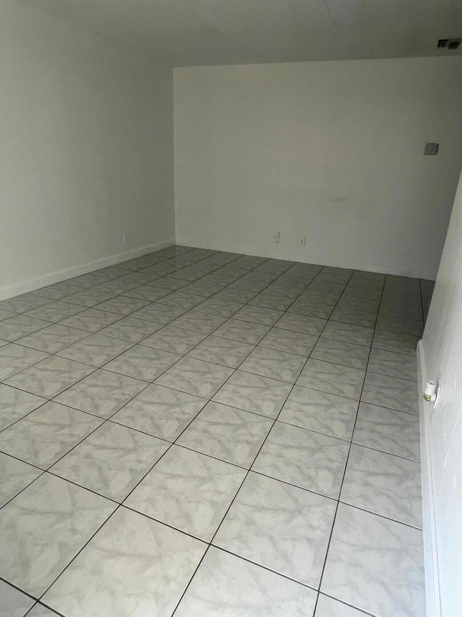 400 SE 9th Court Apt 9, Hallandale Beach, FL 33009 — photo 2 of 8