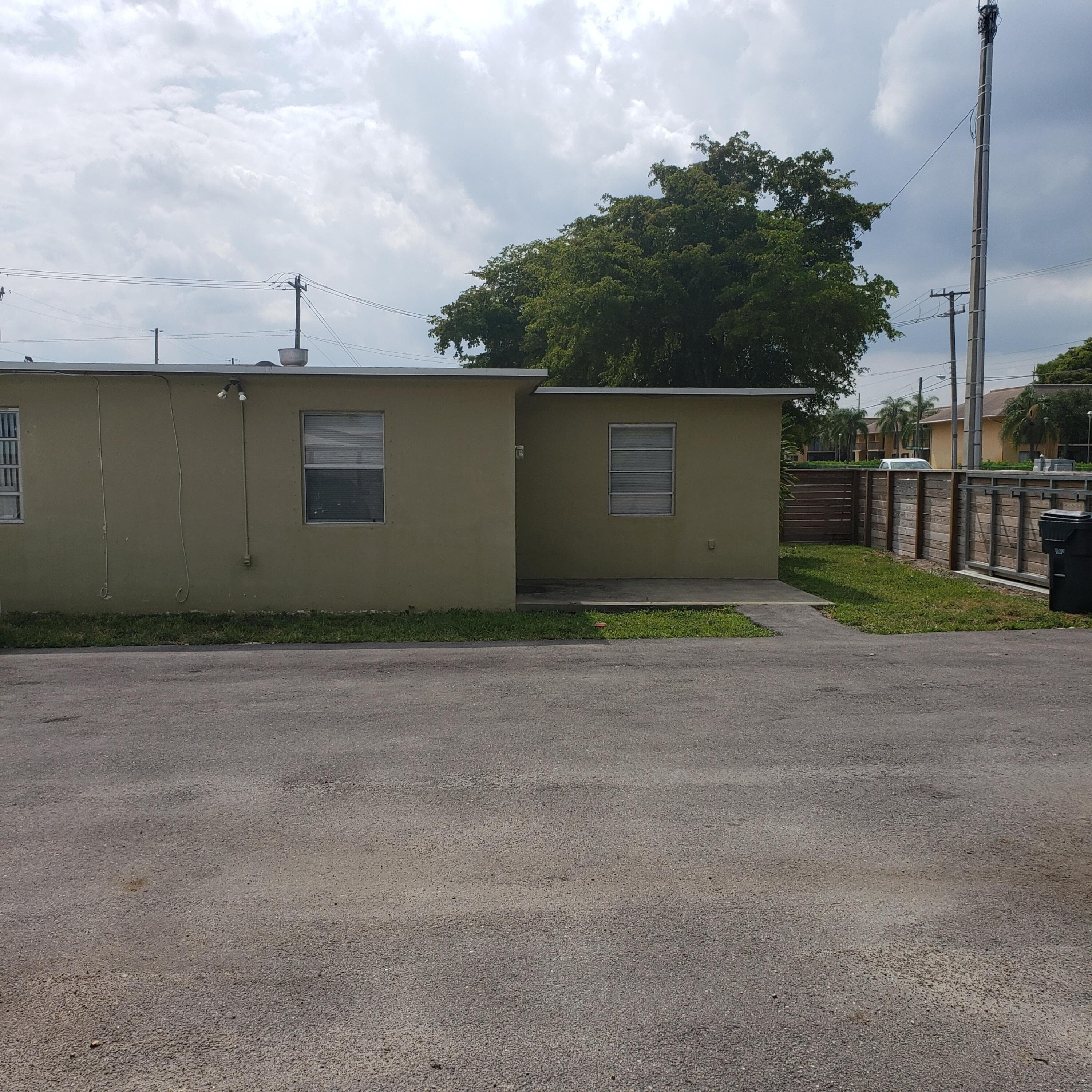 5742 Washington Street, Hollywood, FL 33023 — photo 3 of 8