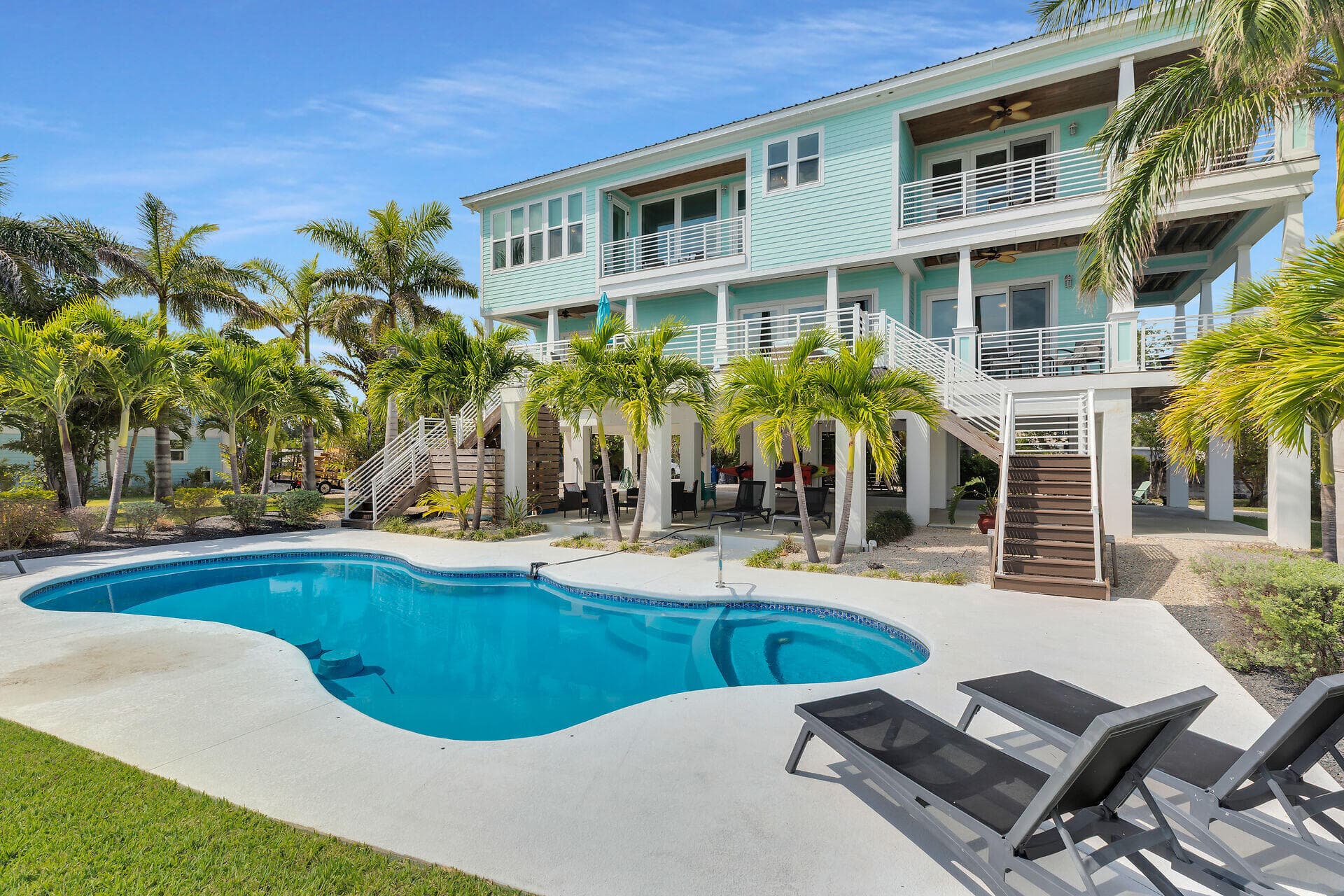 17387 Dolphin Street E, Sugarloaf Key, FL 33042 — photo 4 of 59
