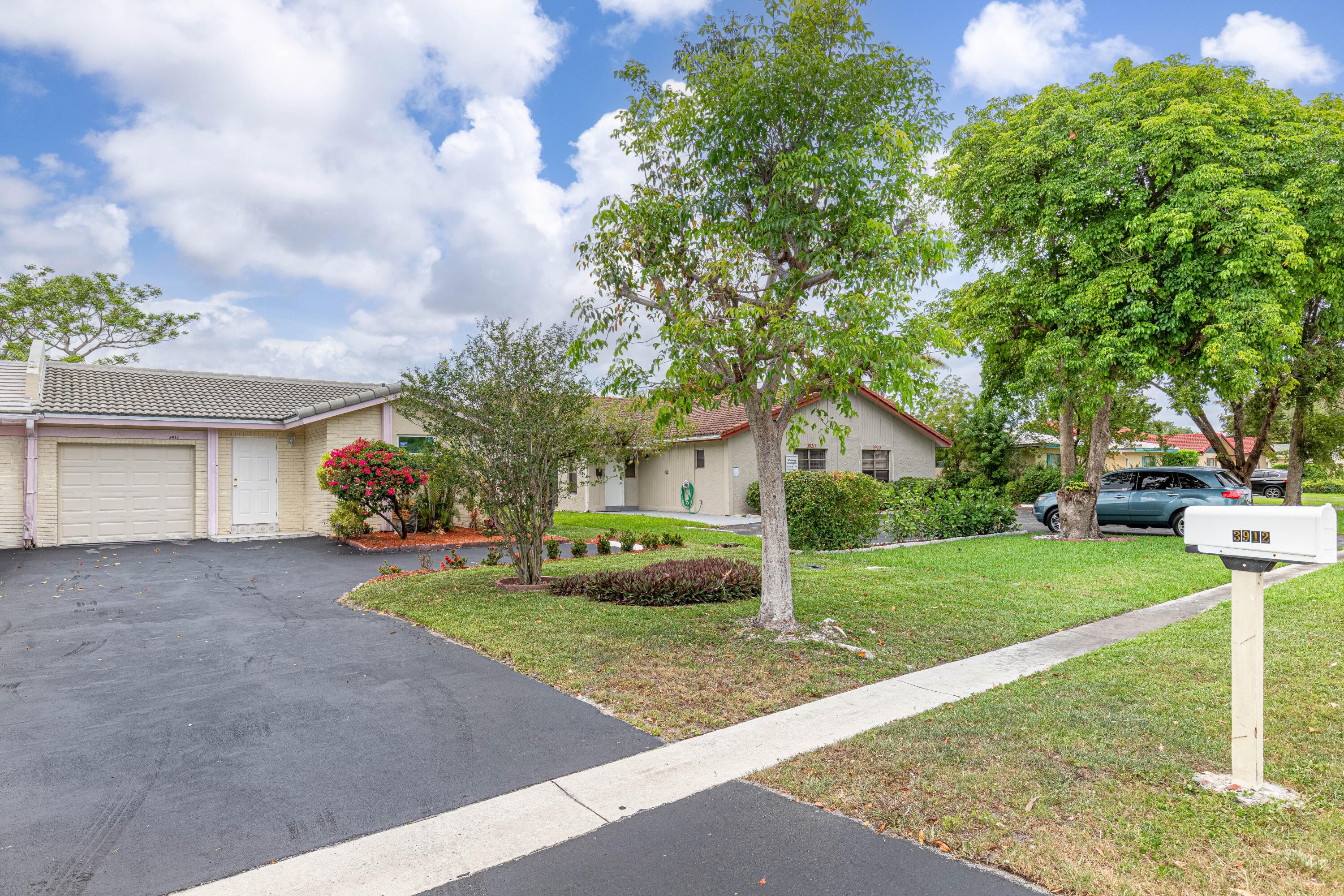 3912 NW 110th Avenue, Coral Springs, FL 33065 — photo 3 of 32