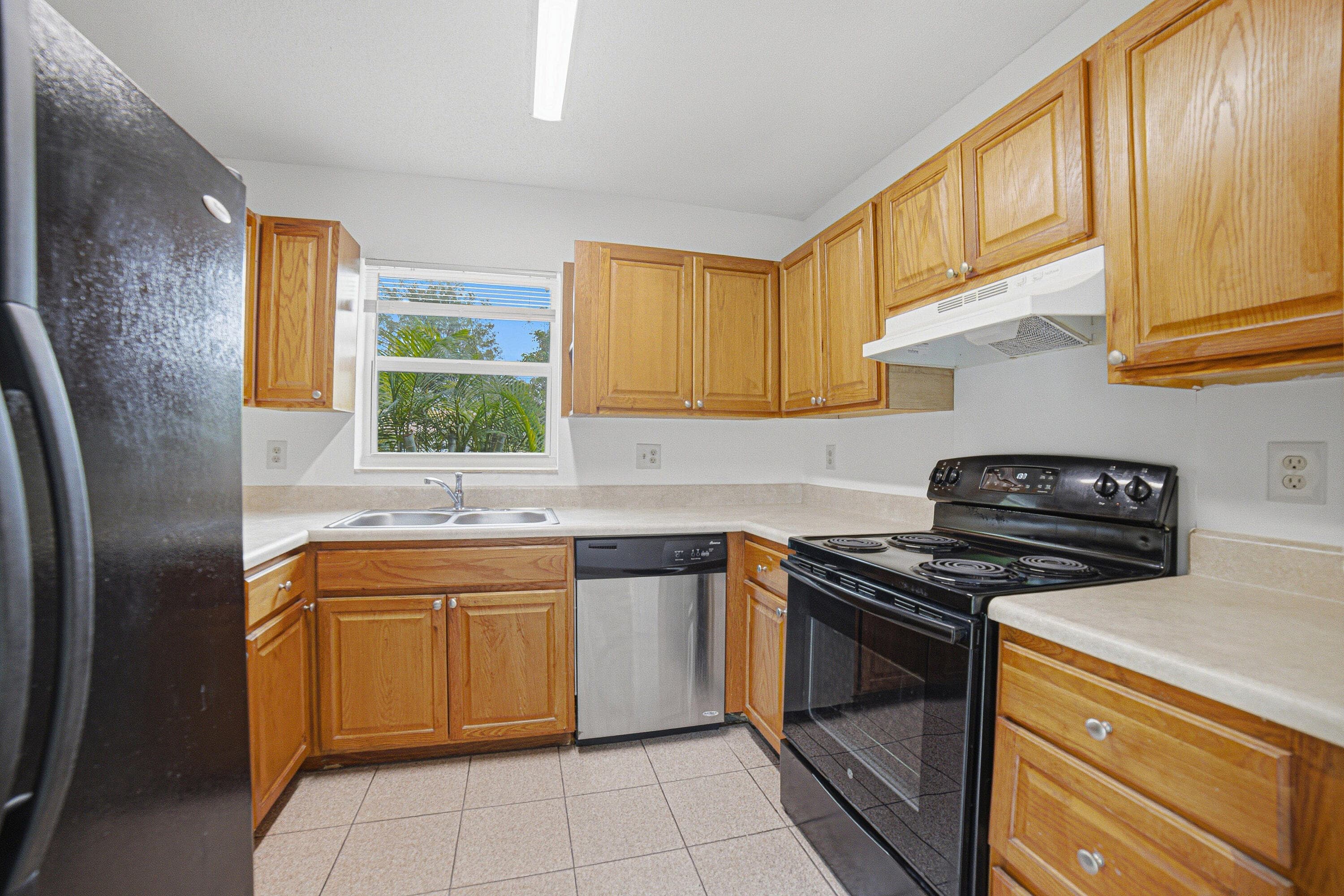 3912 NW 110th Avenue, Coral Springs, FL 33065 — photo 9 of 32