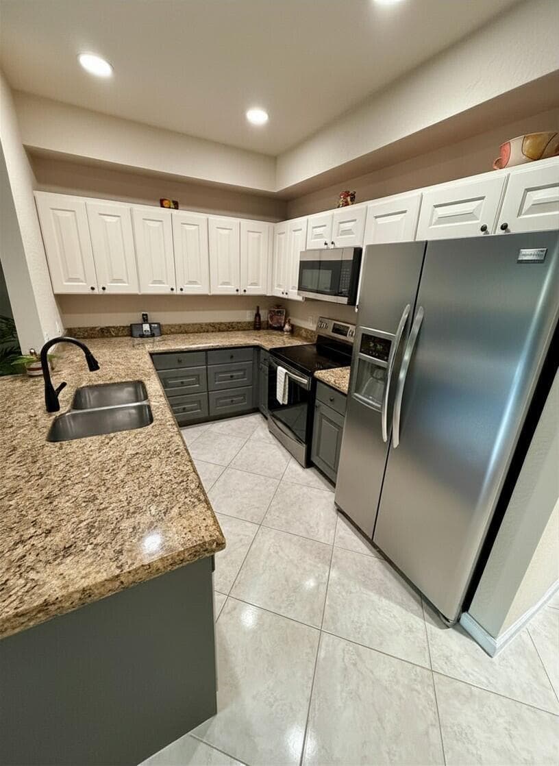 37 SE 3rd Avenue, Hallandale Beach, FL 33009 — photo 11 of 69